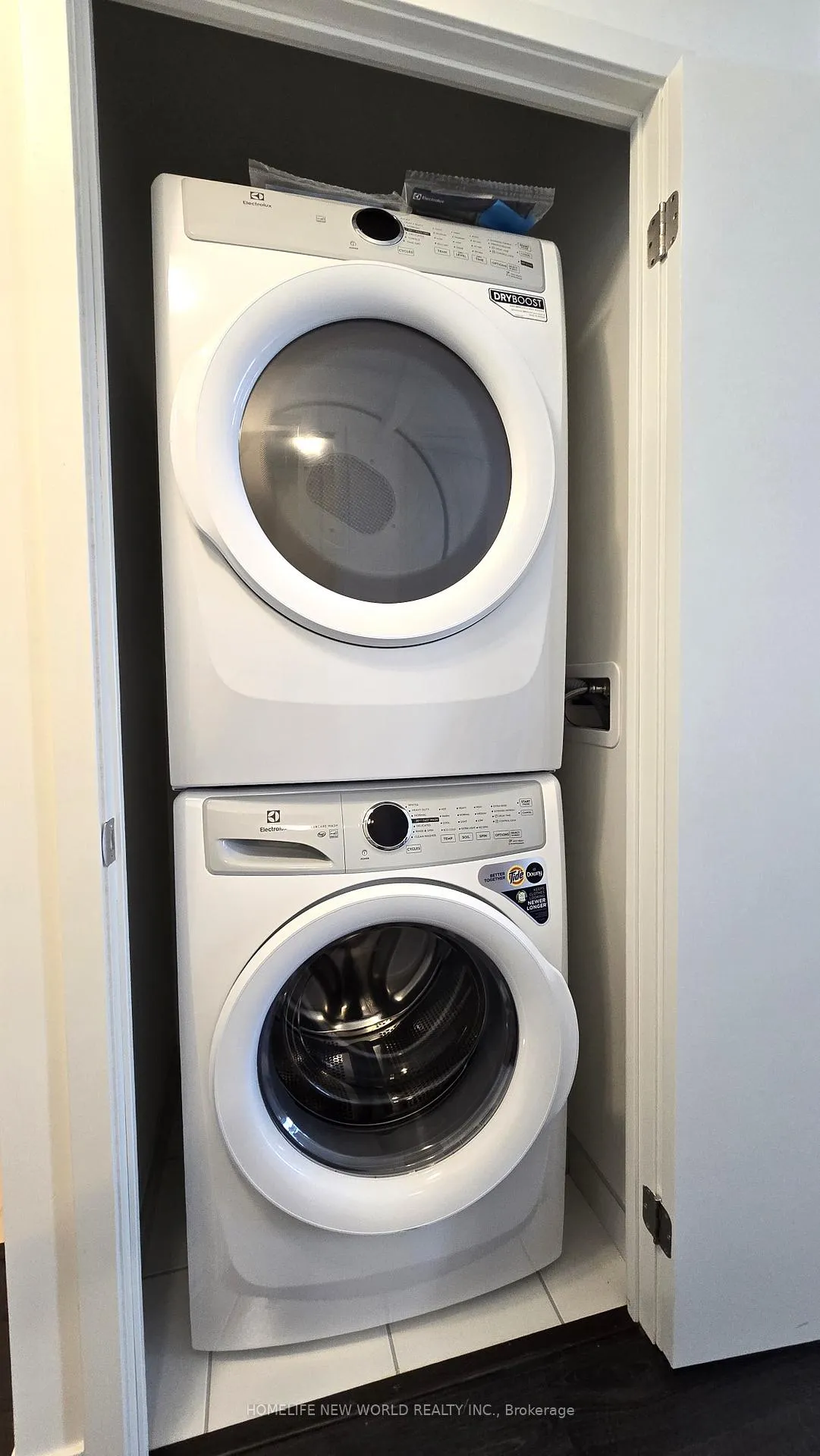 Photo 9 of Unit 801, 38 Andre De Grasse Street, Markham, Unionville — HOMEH