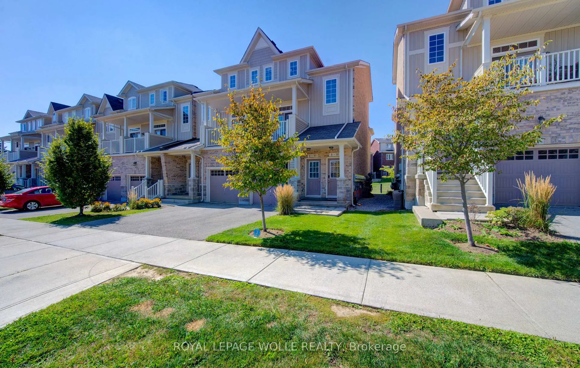 Photo 3 of Unit B, 385 Westwood Drive, Kitchener — HOMEH