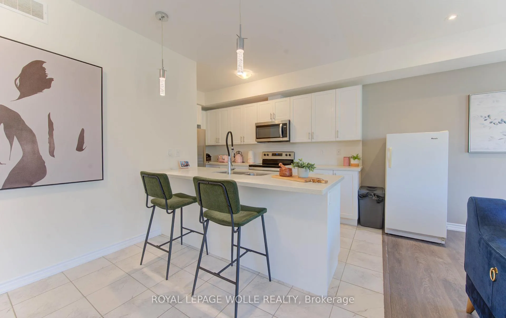 Photo 11 of Unit B, 385 Westwood Drive, Kitchener — HOMEH