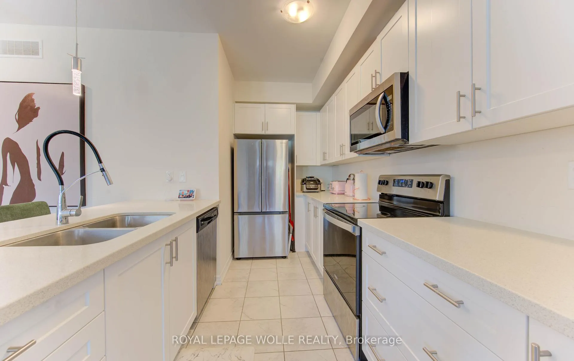Photo 12 of Unit B, 385 Westwood Drive, Kitchener — HOMEH
