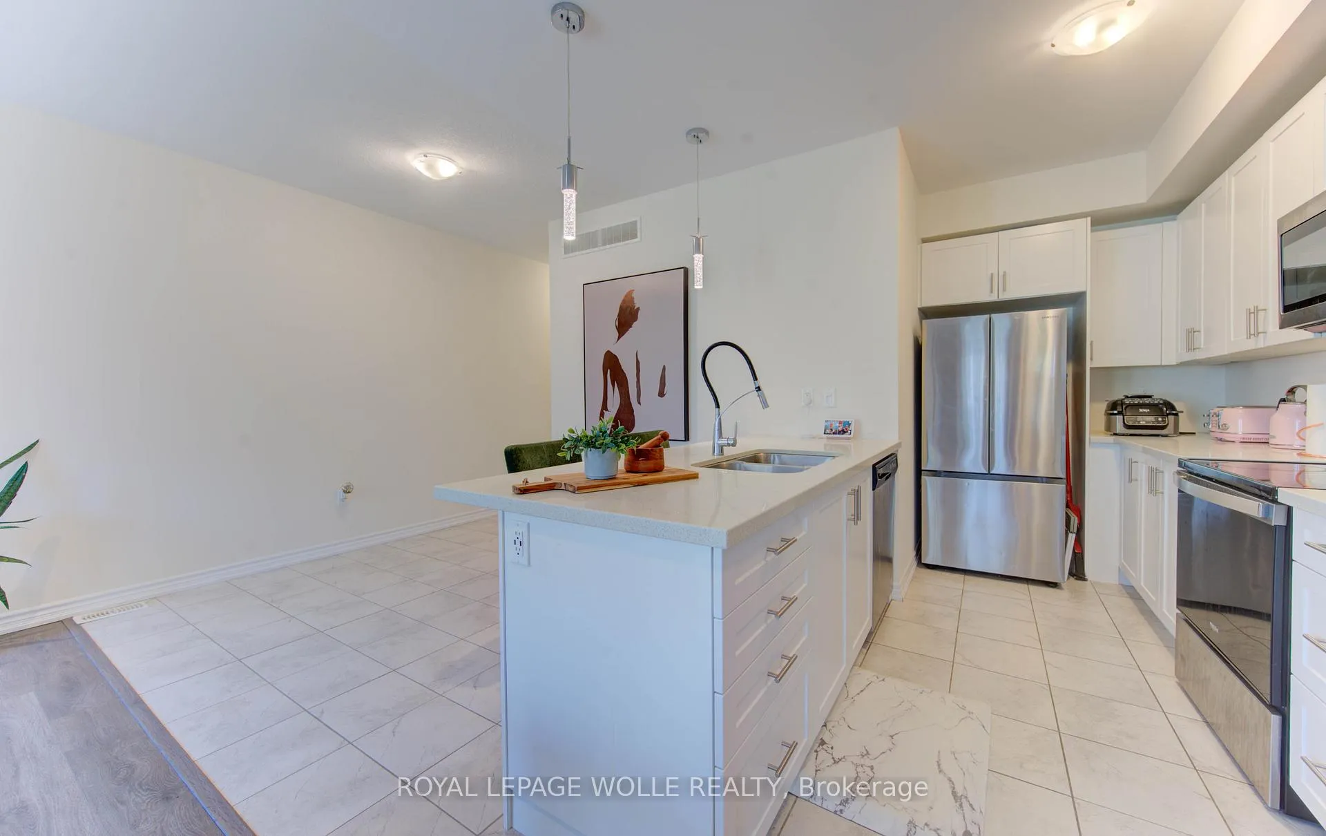 Photo 13 of Unit B, 385 Westwood Drive, Kitchener — HOMEH