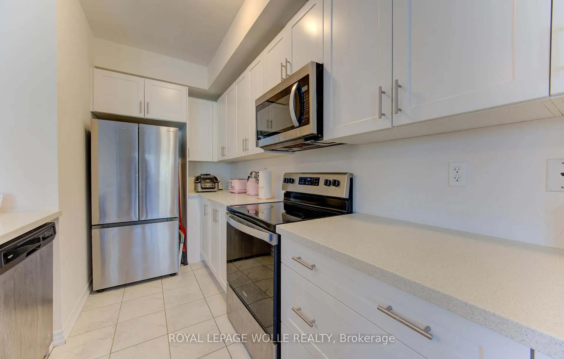 Photo 14 of Unit B, 385 Westwood Drive, Kitchener — HOMEH