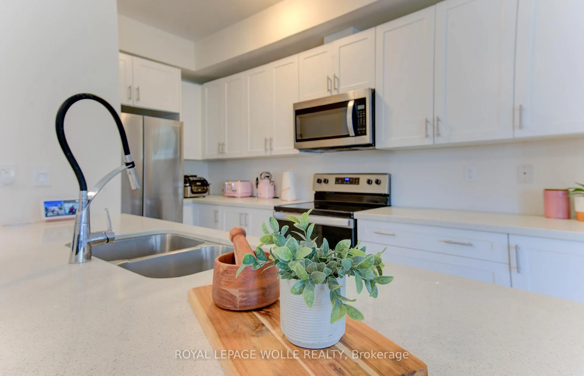 Photo 20 of Unit B, 385 Westwood Drive, Kitchener — HOMEH