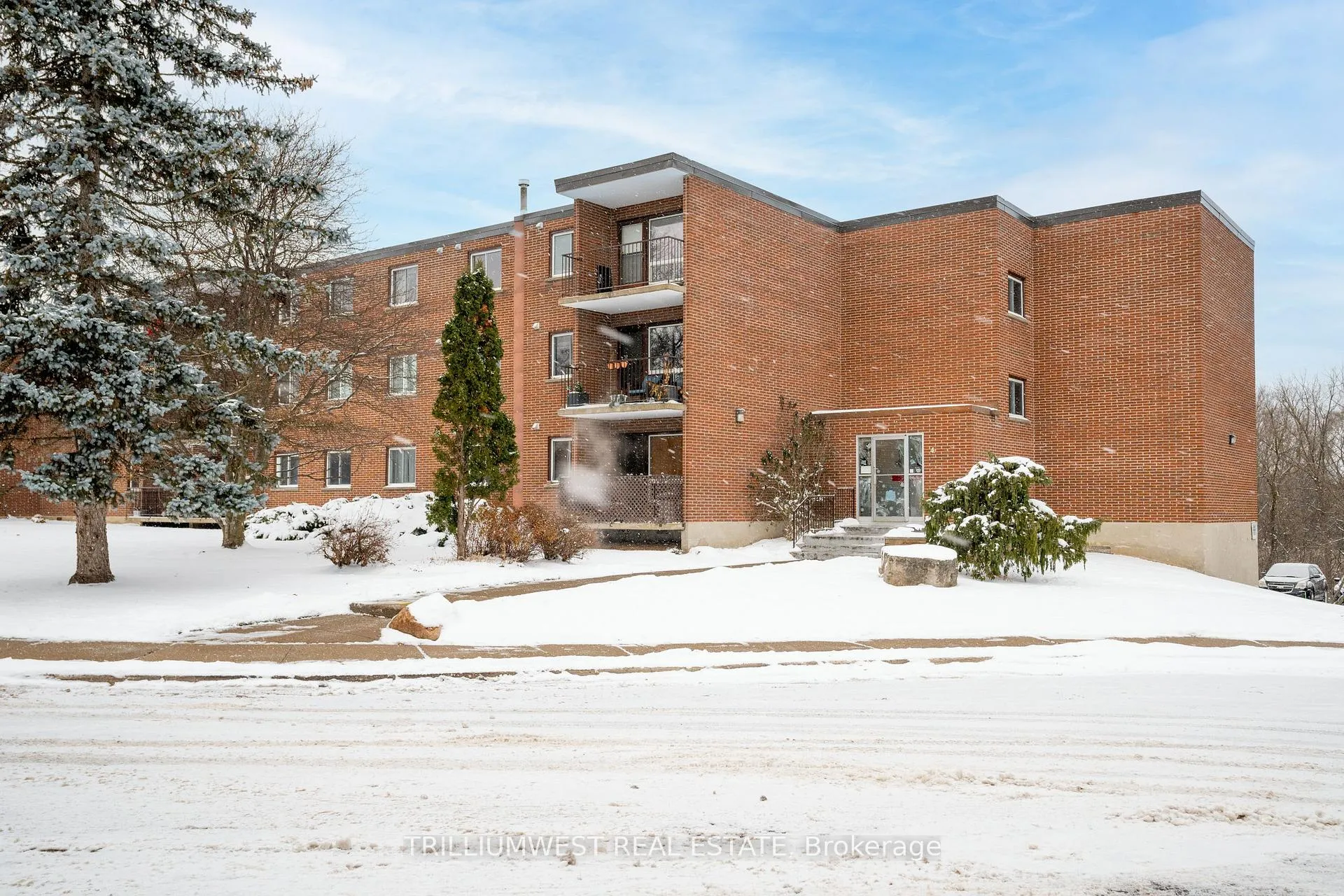 Photo 1 of 4 Avalon Place, Waterloo — HOMEH