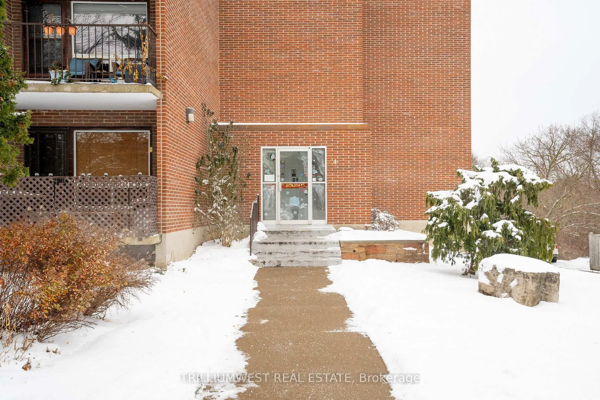 Photo 3 of 4 Avalon Place, Waterloo — HOMEH