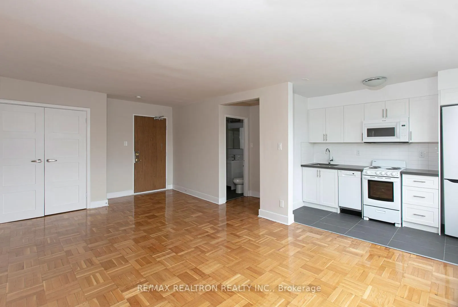 Front of Unit 402, 1545 Bathurst Street
