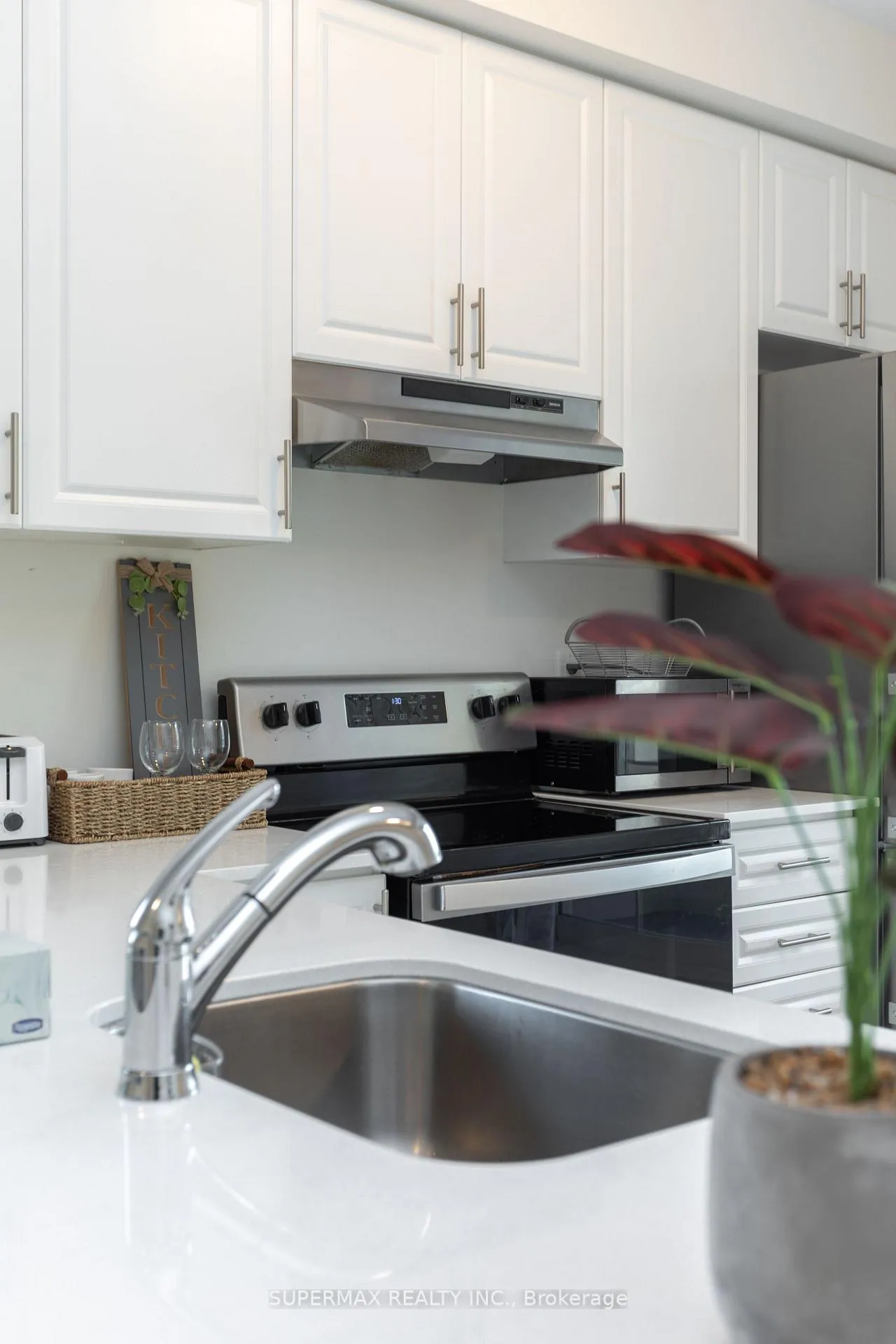 Photo 6 of Unit 10, 470 Beresford Path, Oshawa, Central — HOMEH