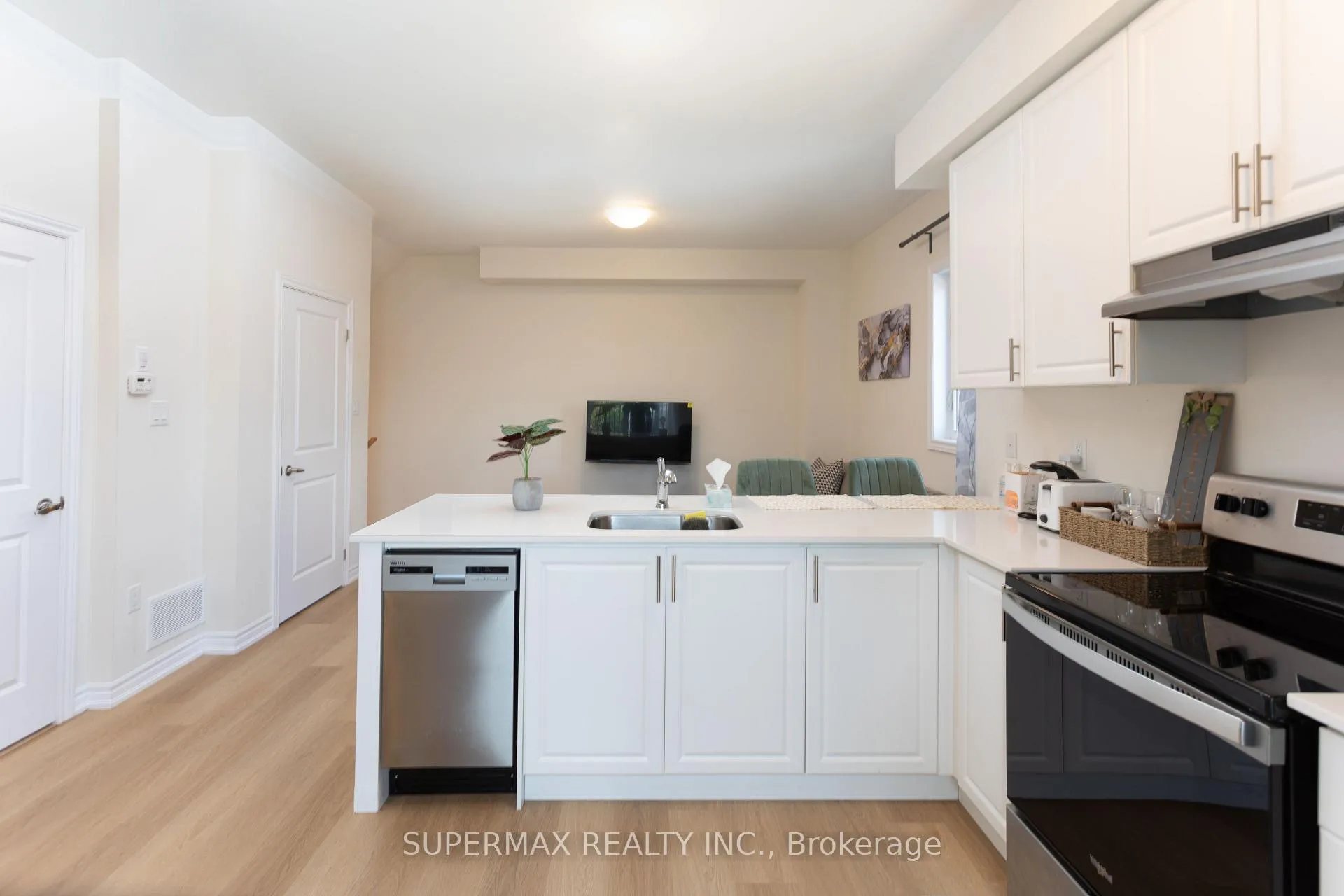 Photo 7 of Unit 10, 470 Beresford Path, Oshawa, Central — HOMEH