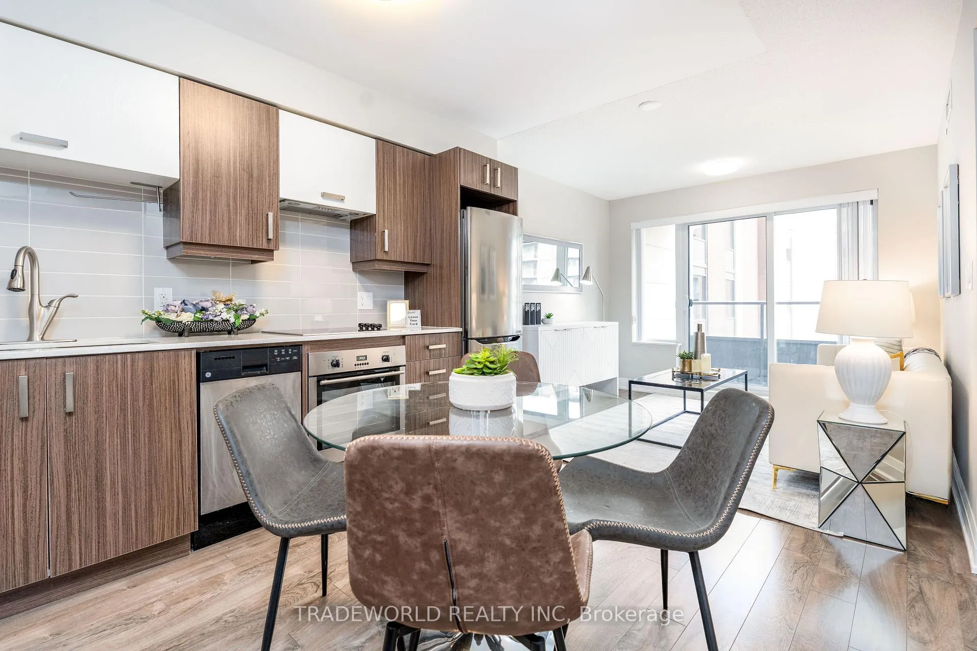 Photo 2 of Unit 631, 18 Uptown Drive, Markham, Unionville — HOMEH