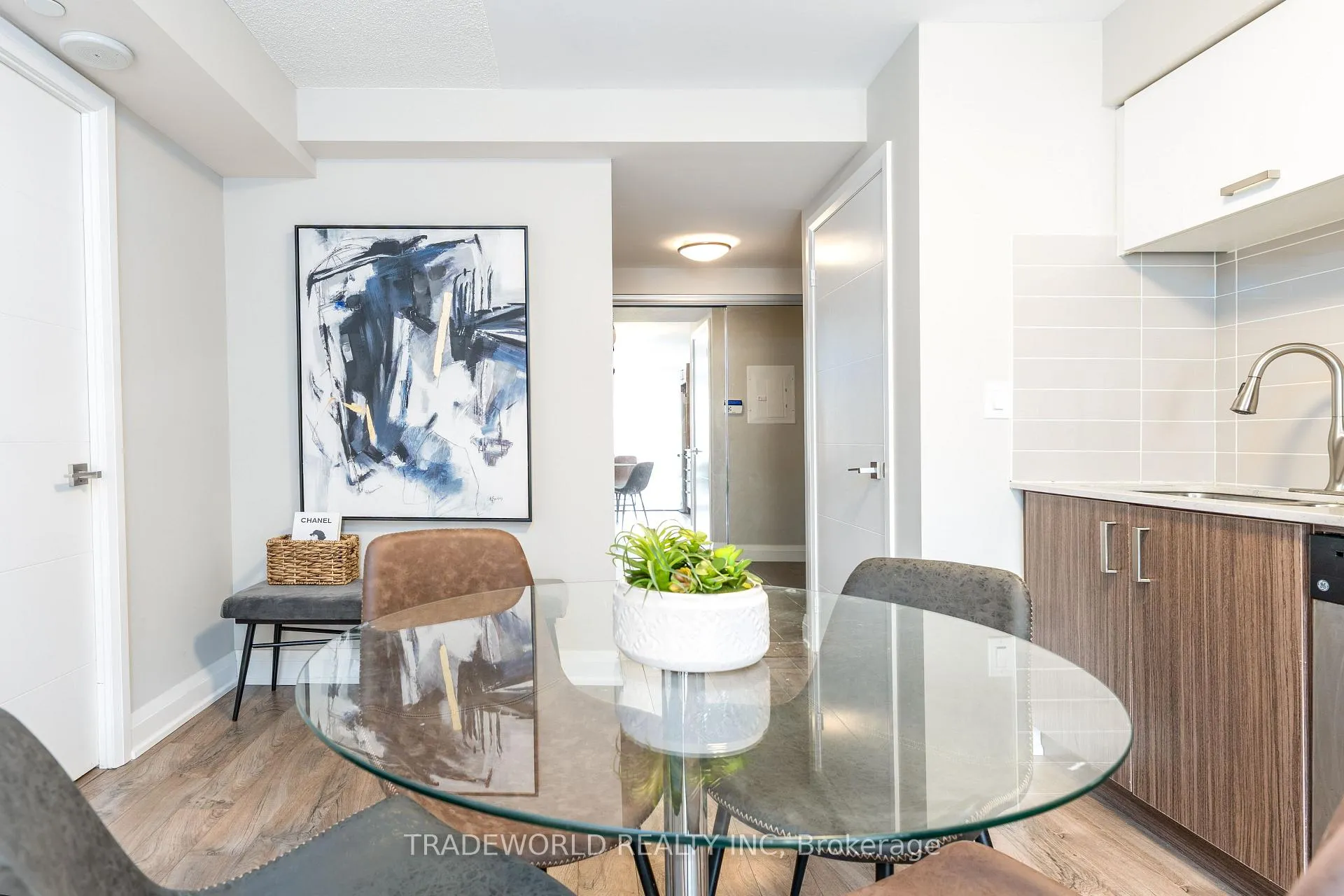 Photo 5 of Unit 631, 18 Uptown Drive, Markham, Unionville — HOMEH