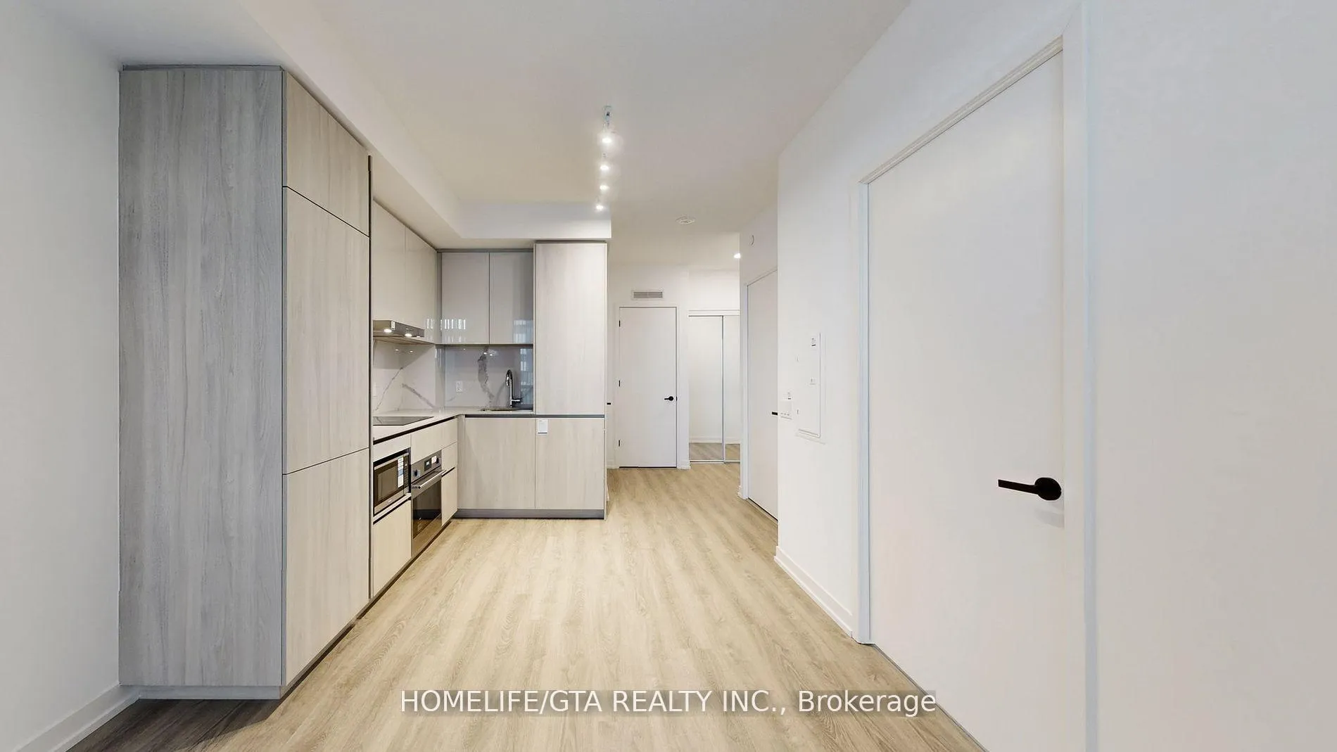 Photo 12 of Unit 1015, 8 Interchange Way, Vaughan, Vaughan Corporate Centre — HOMEH