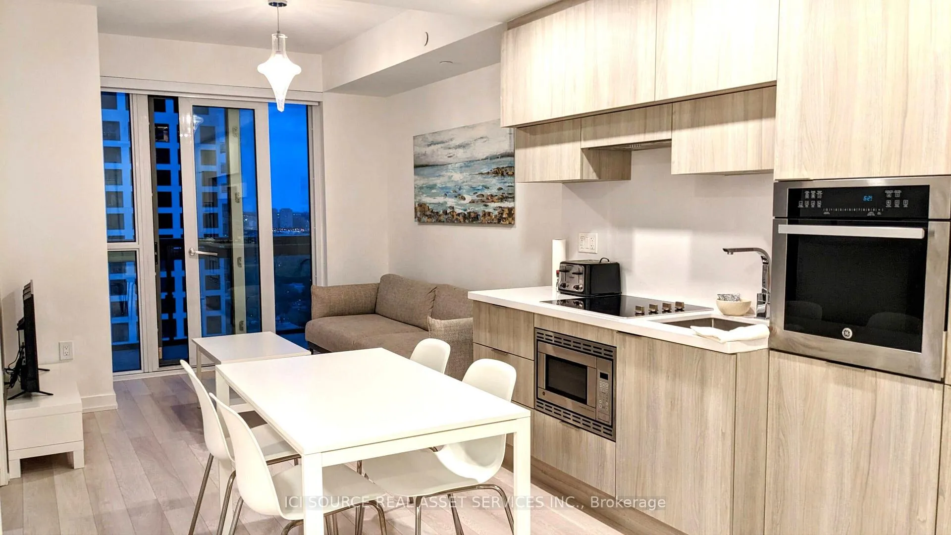 Front of Unit 3210, 39 Roehampton Avenue
