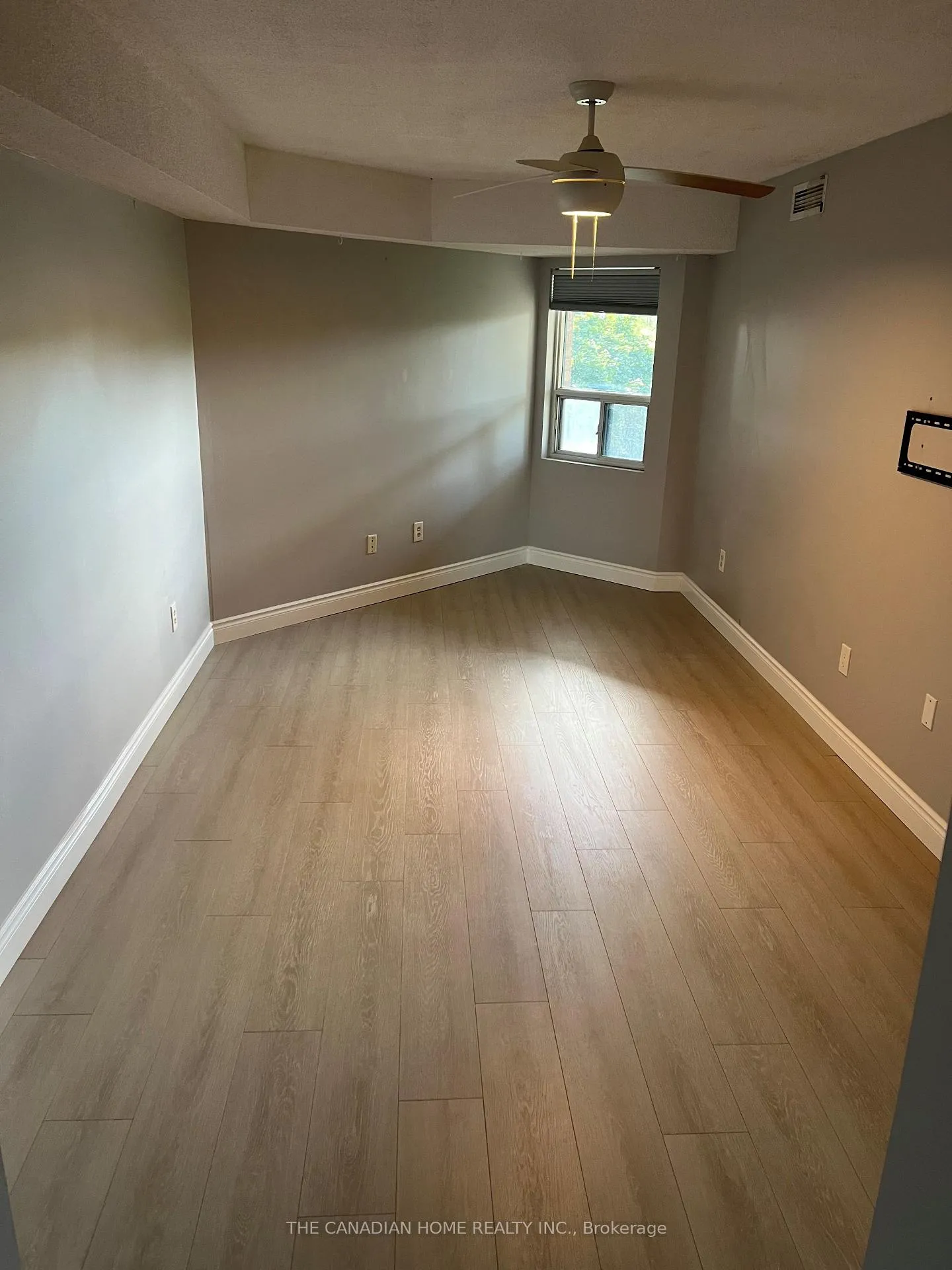 Photo 3 of Unit 412, 15 Hofstetter Avenue, Kitchener — HOMEH