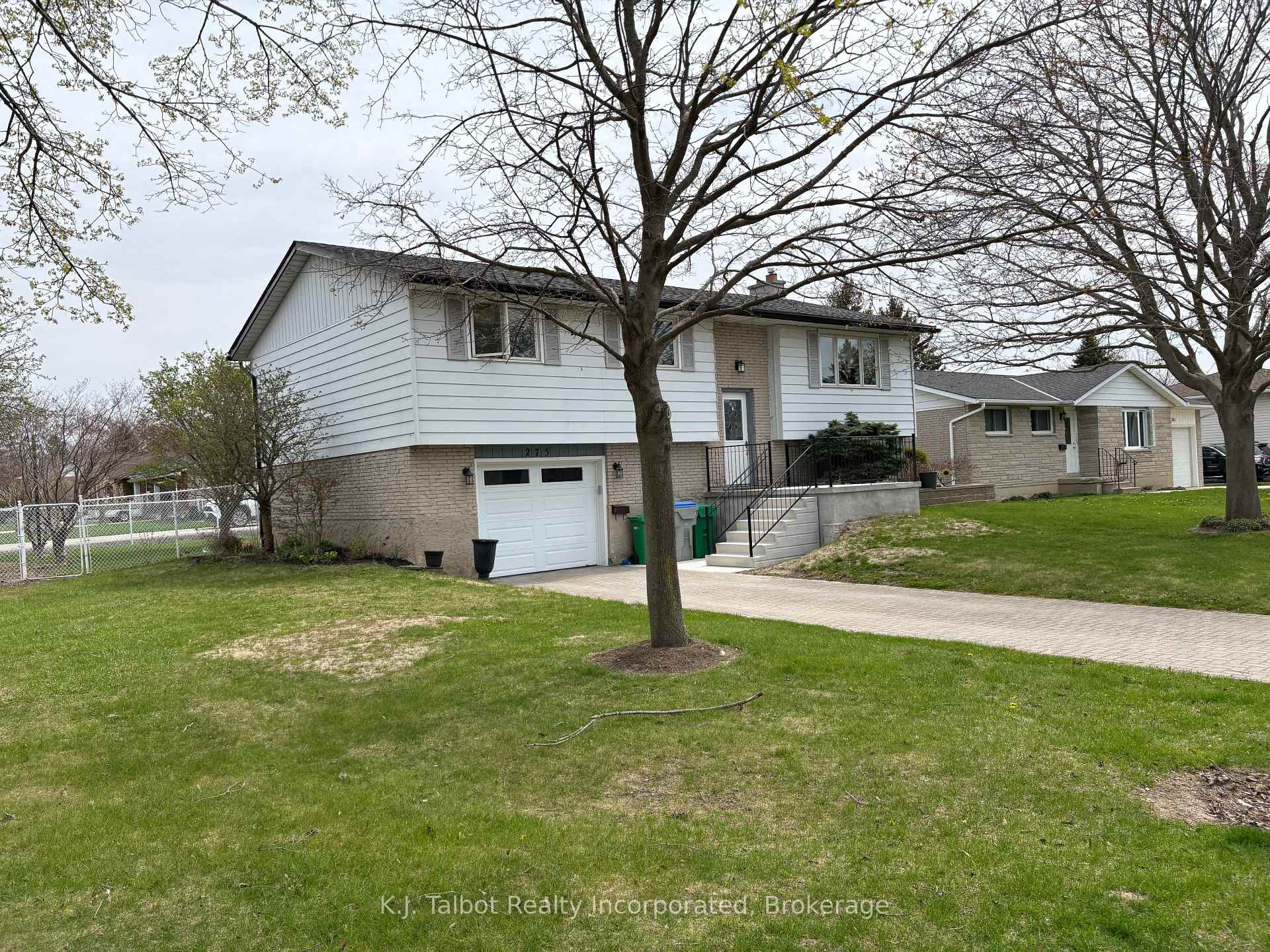 Photo 2 of 275 Warren Street, Goderich, Goderich (Town) — HOMEH