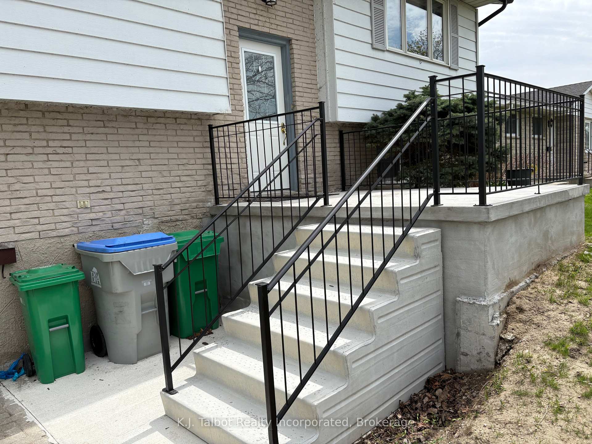 Photo 3 of 275 Warren Street, Goderich, Goderich (Town) — HOMEH
