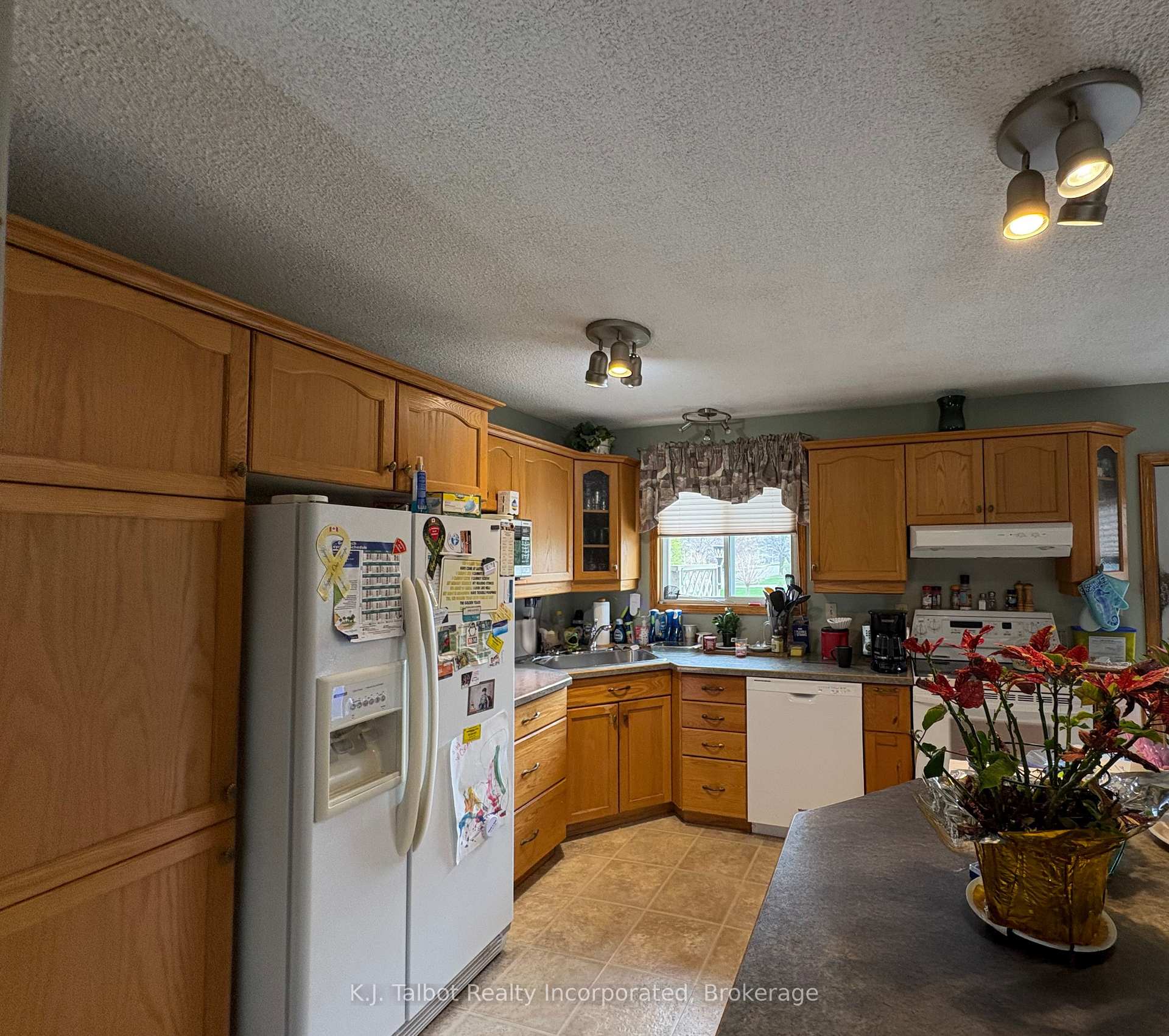 Photo 11 of 275 Warren Street, Goderich, Goderich (Town) — HOMEH