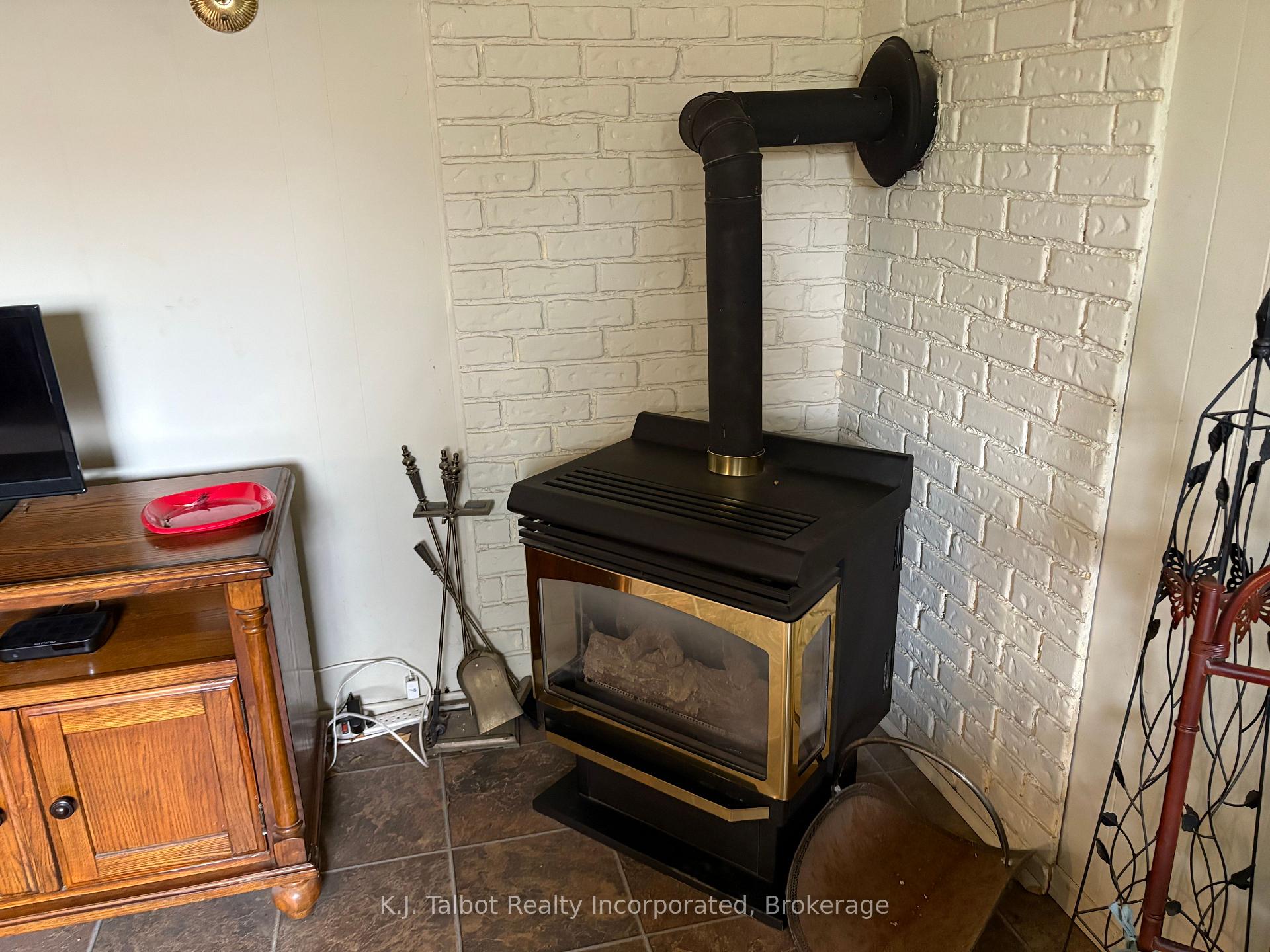 Photo 24 of 275 Warren Street, Goderich, Goderich (Town) — HOMEH