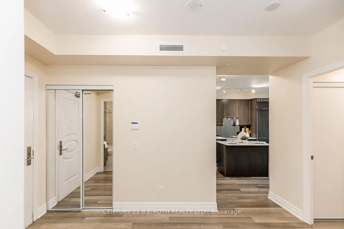 Photo 7 of 9075 Jane Street, Vaughan, Concord — HOMEH