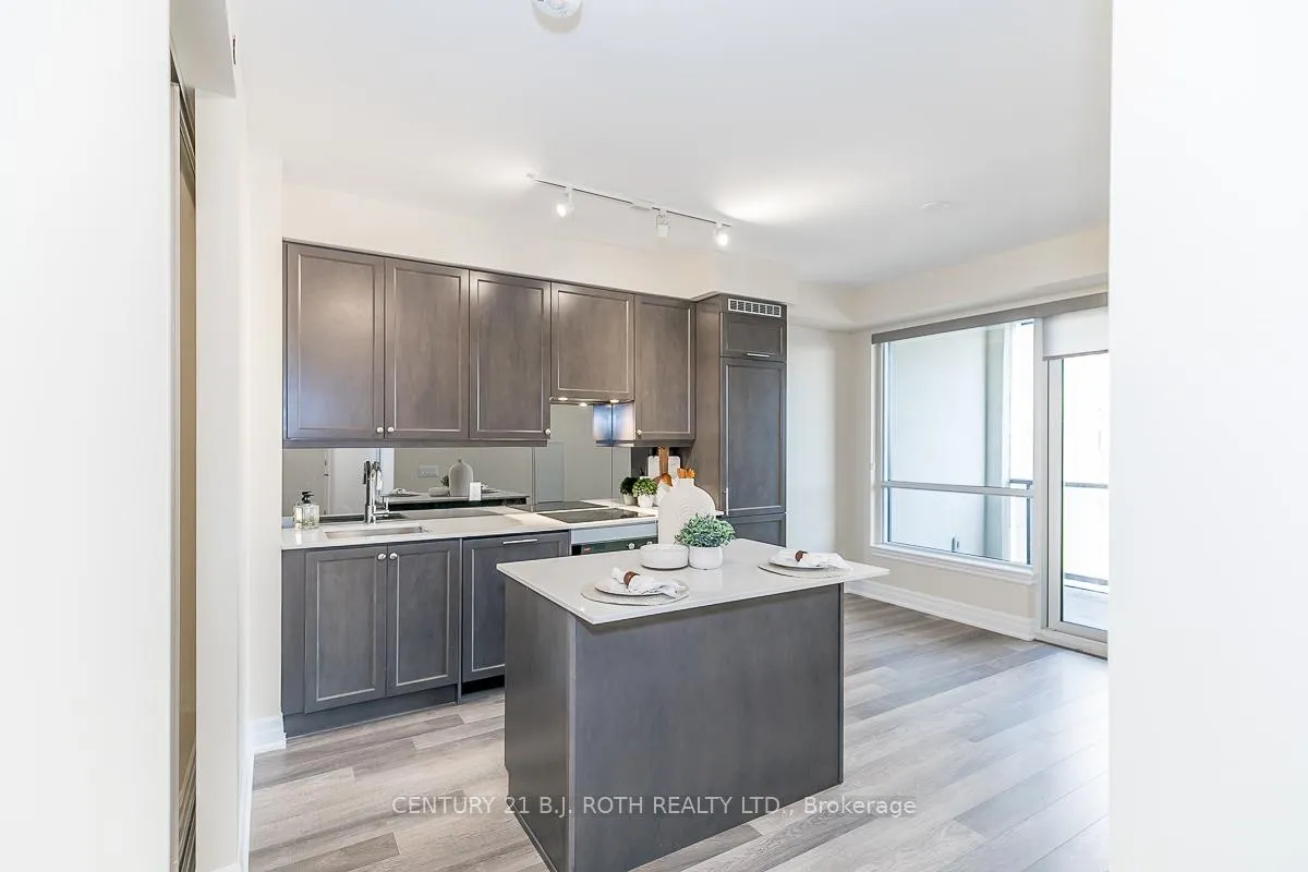 Photo 8 of 9075 Jane Street, Vaughan, Concord — HOMEH