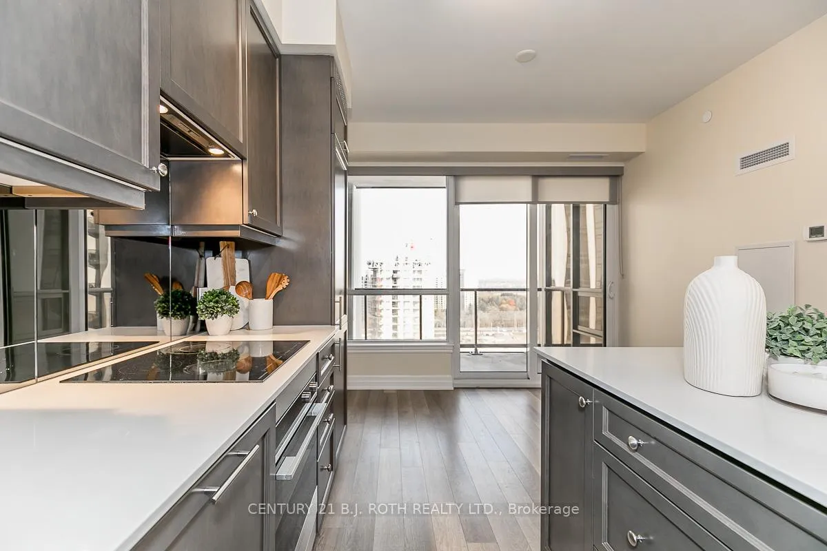 Photo 9 of 9075 Jane Street, Vaughan, Concord — HOMEH
