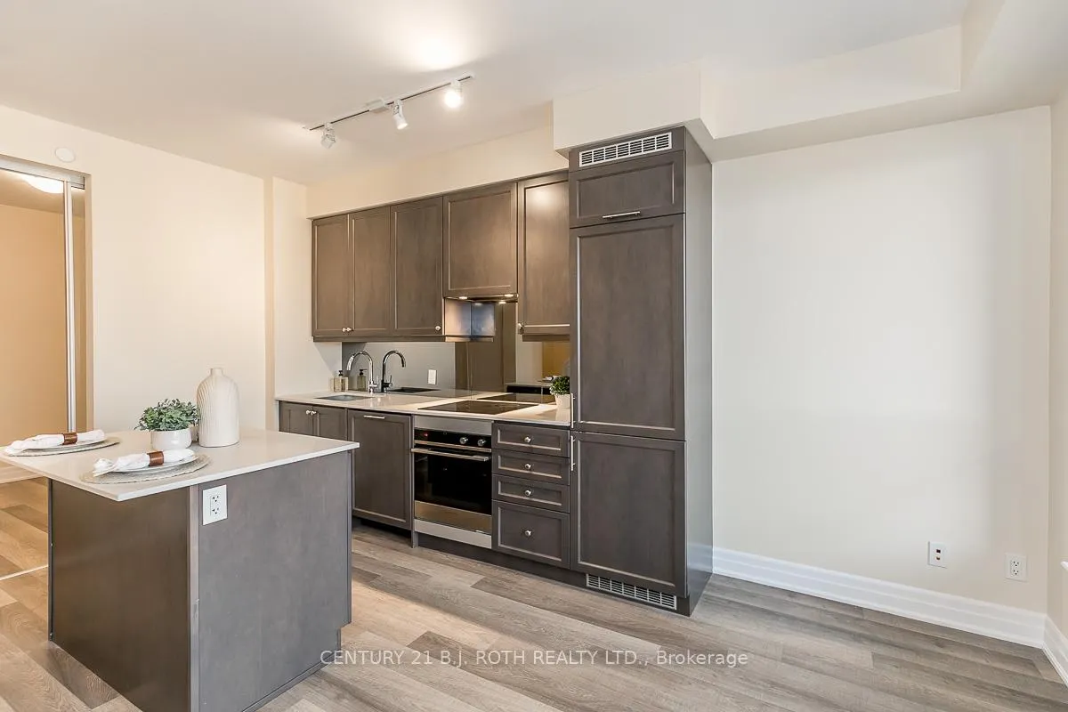 Photo 11 of 9075 Jane Street, Vaughan, Concord — HOMEH