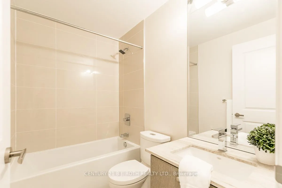 Photo 12 of 9075 Jane Street, Vaughan, Concord — HOMEH
