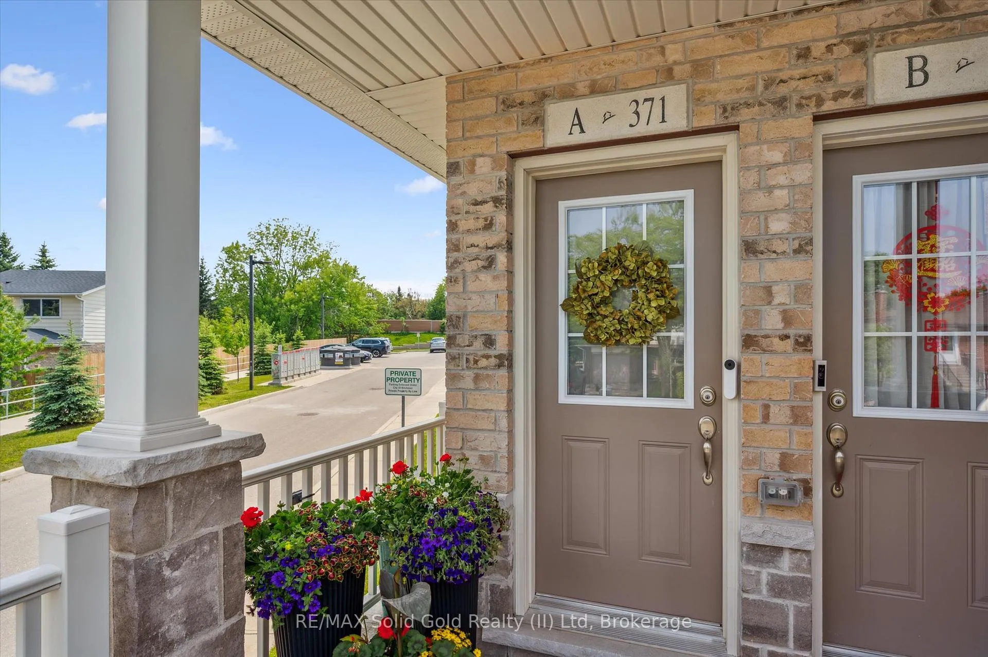 Photo 3 of 371A Westwood Drive E, Kitchener — HOMEH