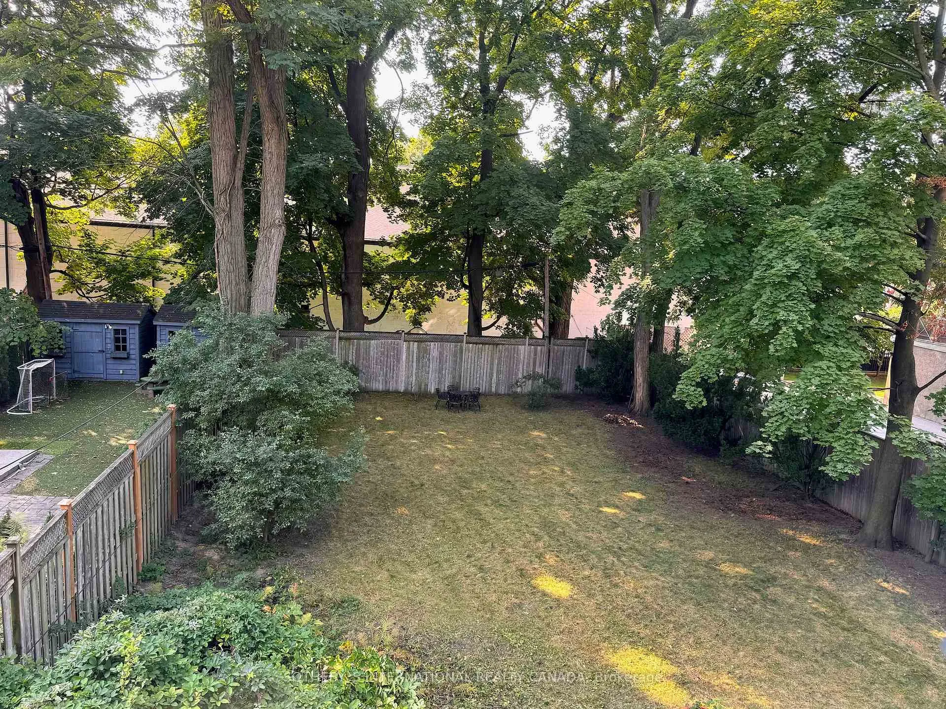 Photo 3 of 147B Farnham Avenue, Toronto, Yonge-St. Clair — HOMEH