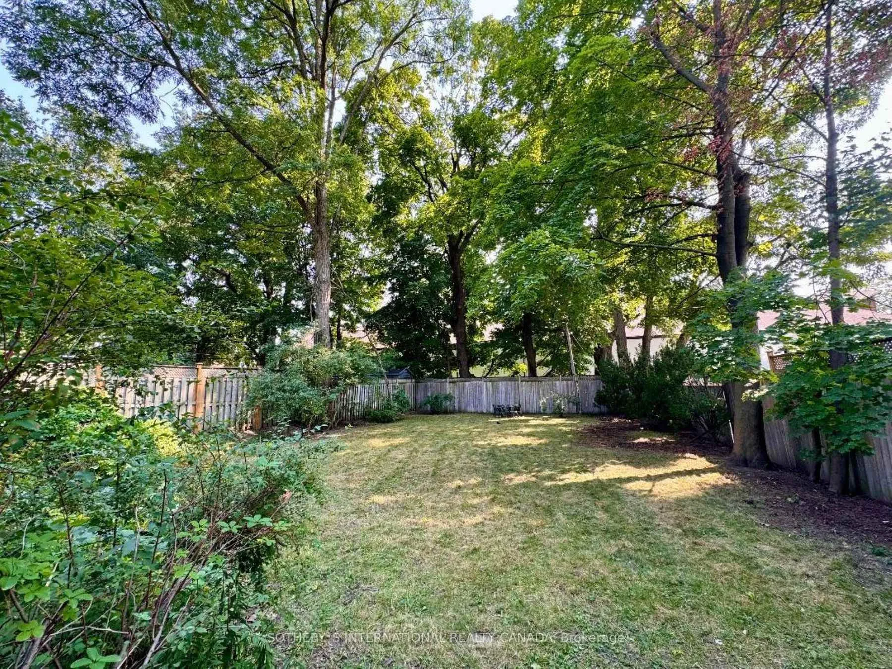 Photo 5 of 147B Farnham Avenue, Toronto, Yonge-St. Clair — HOMEH