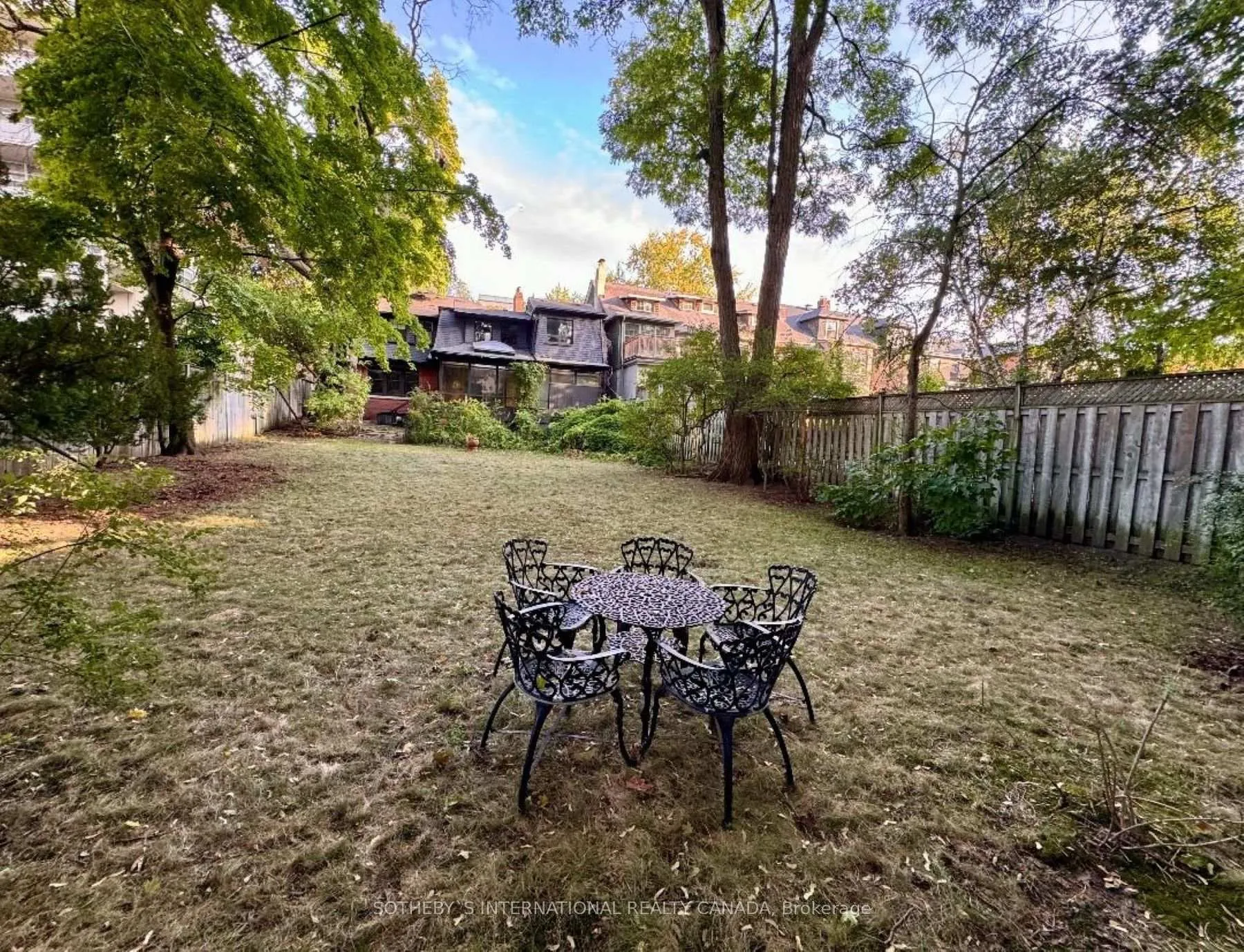 Photo 6 of 147B Farnham Avenue, Toronto, Yonge-St. Clair — HOMEH
