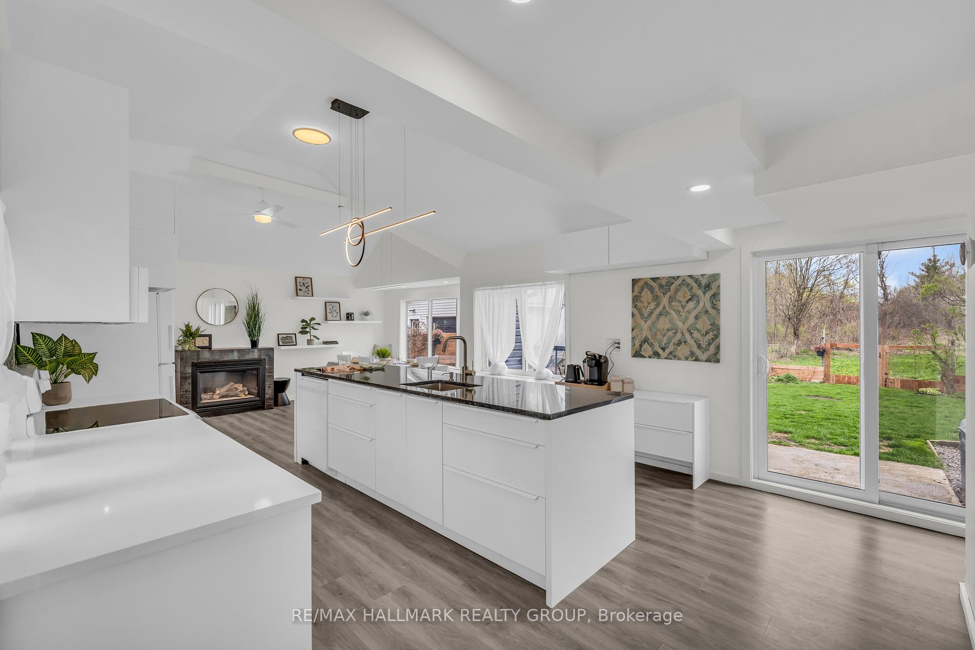 Photo 5 of 40 Centre Street, Edwardsburgh/Cardinal, Edwardsburgh/Cardinal Twp — HOMEH
