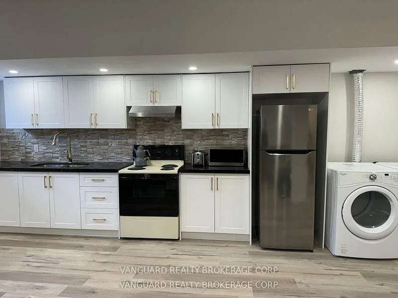 Photo 2 of Unit Basement, 53 Haida Drive E, Aurora, Aurora Heights — HOMEH