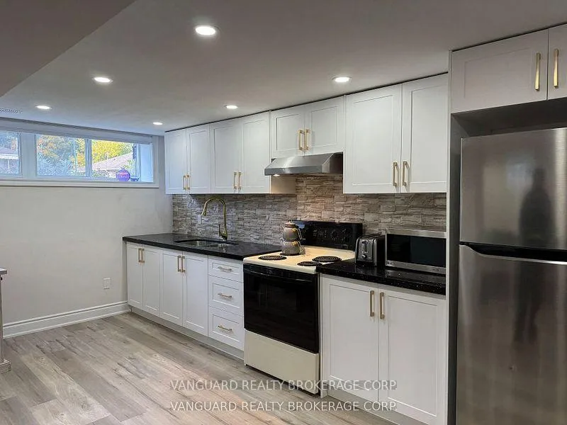 Photo 3 of Unit Basement, 53 Haida Drive E, Aurora, Aurora Heights — HOMEH