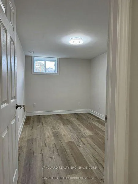 Photo 8 of Unit Basement, 53 Haida Drive E, Aurora, Aurora Heights — HOMEH