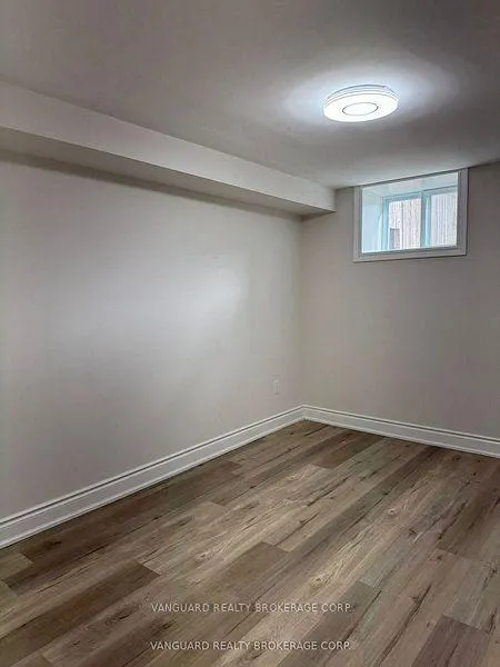 Photo 11 of Unit Basement, 53 Haida Drive E, Aurora, Aurora Heights — HOMEH