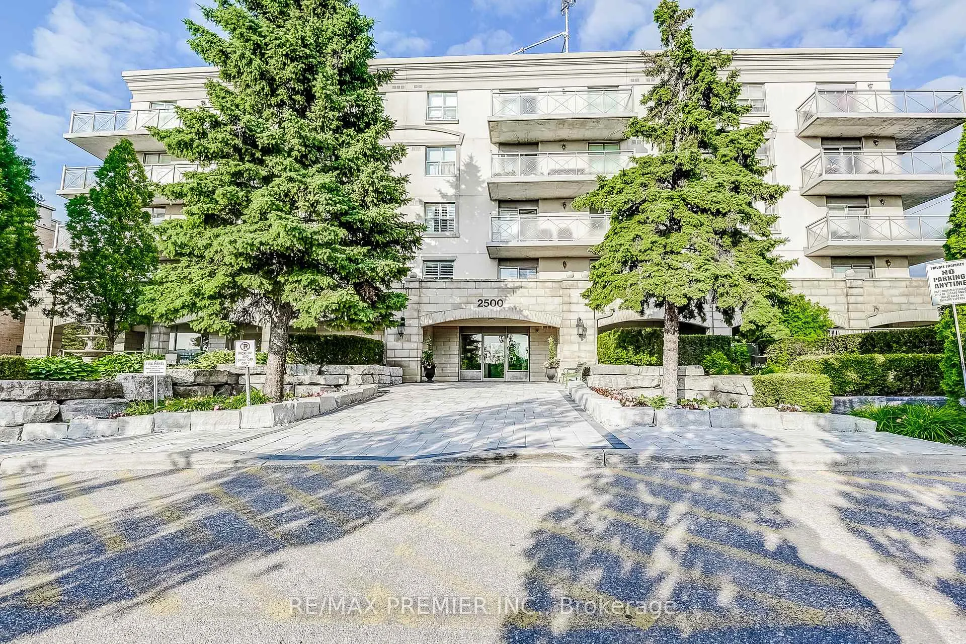 Photo 1 of Unit 315, 2500 Rutherford Road, Vaughan, Maple — HOMEH