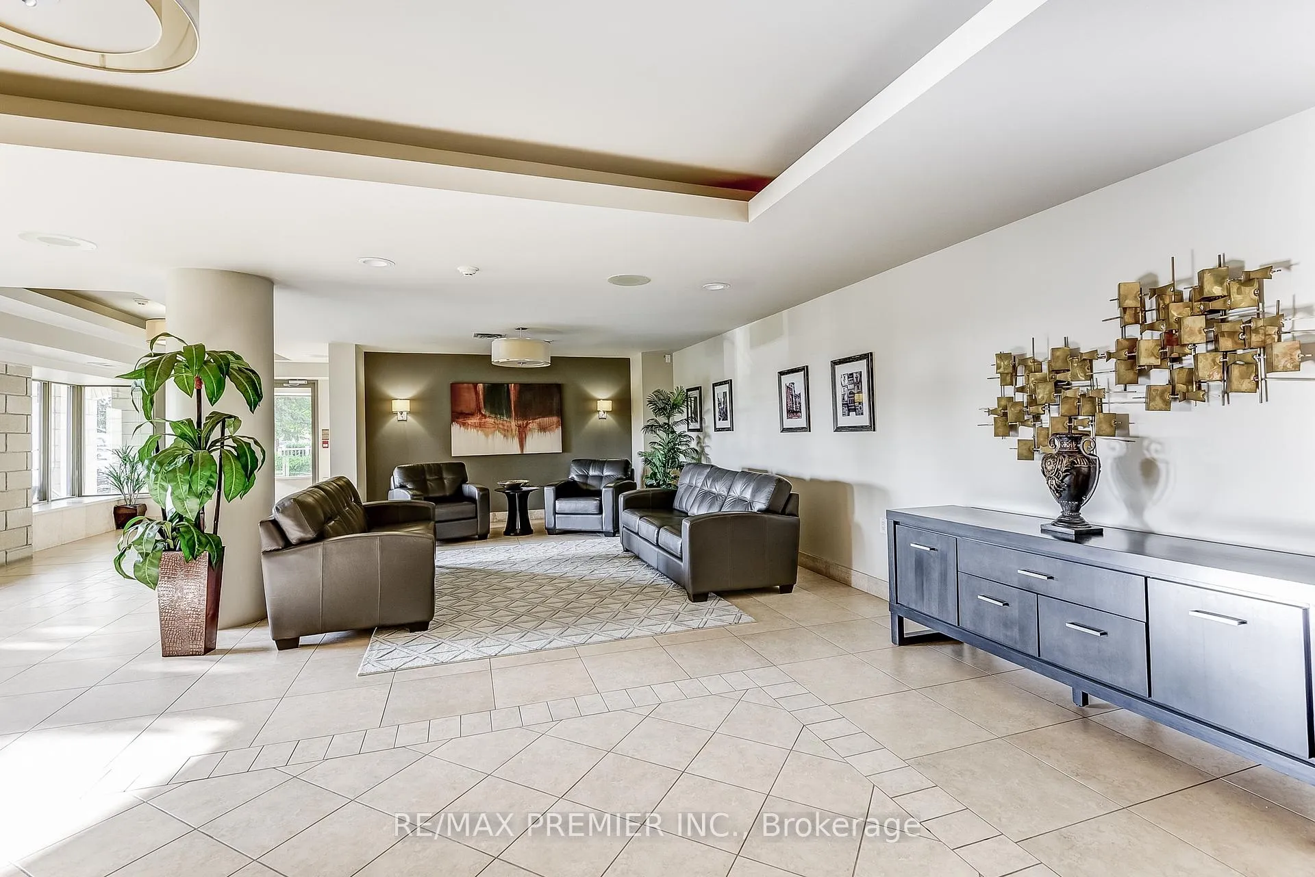 Photo 2 of Unit 315, 2500 Rutherford Road, Vaughan, Maple — HOMEH