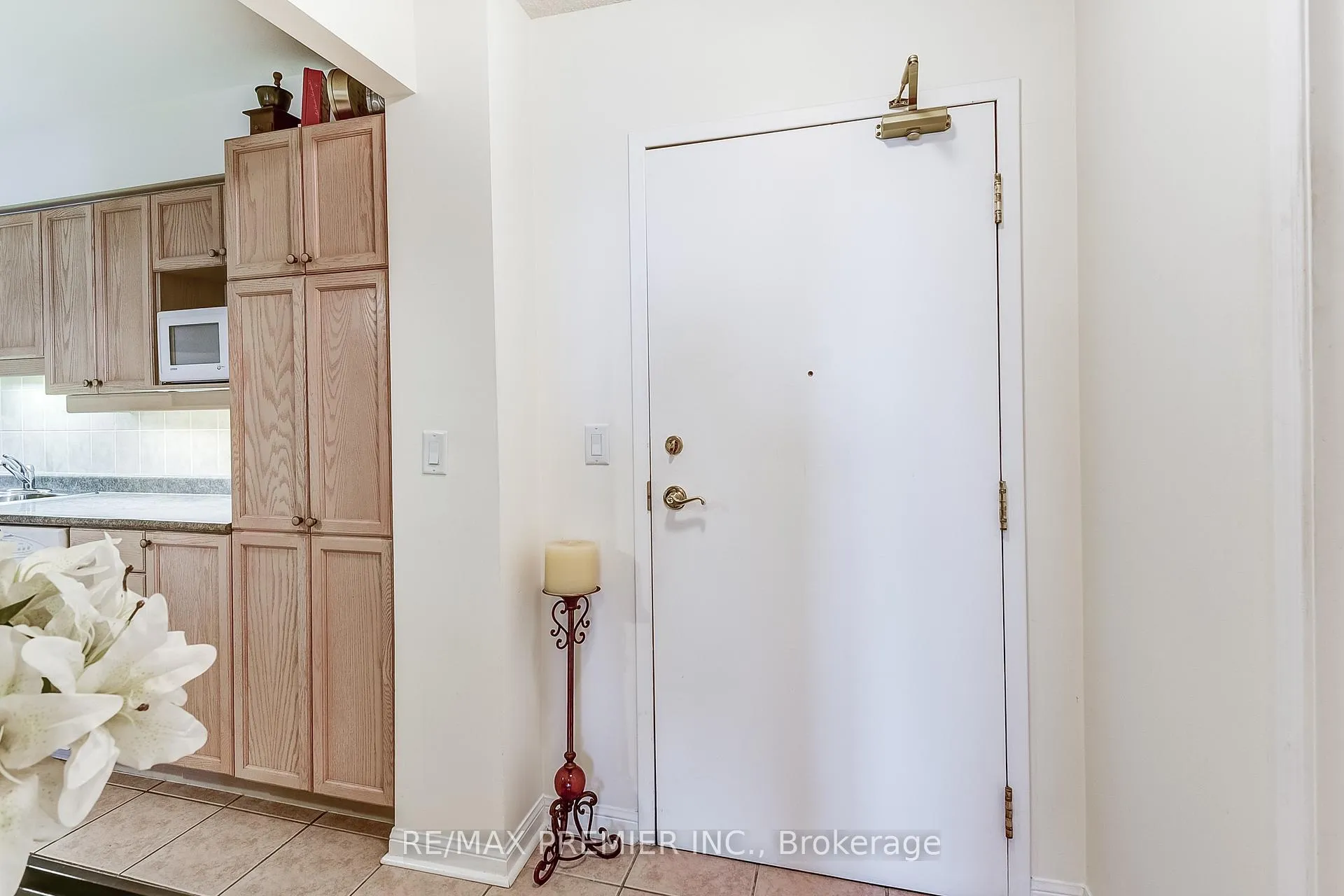Photo 4 of Unit 315, 2500 Rutherford Road, Vaughan, Maple — HOMEH