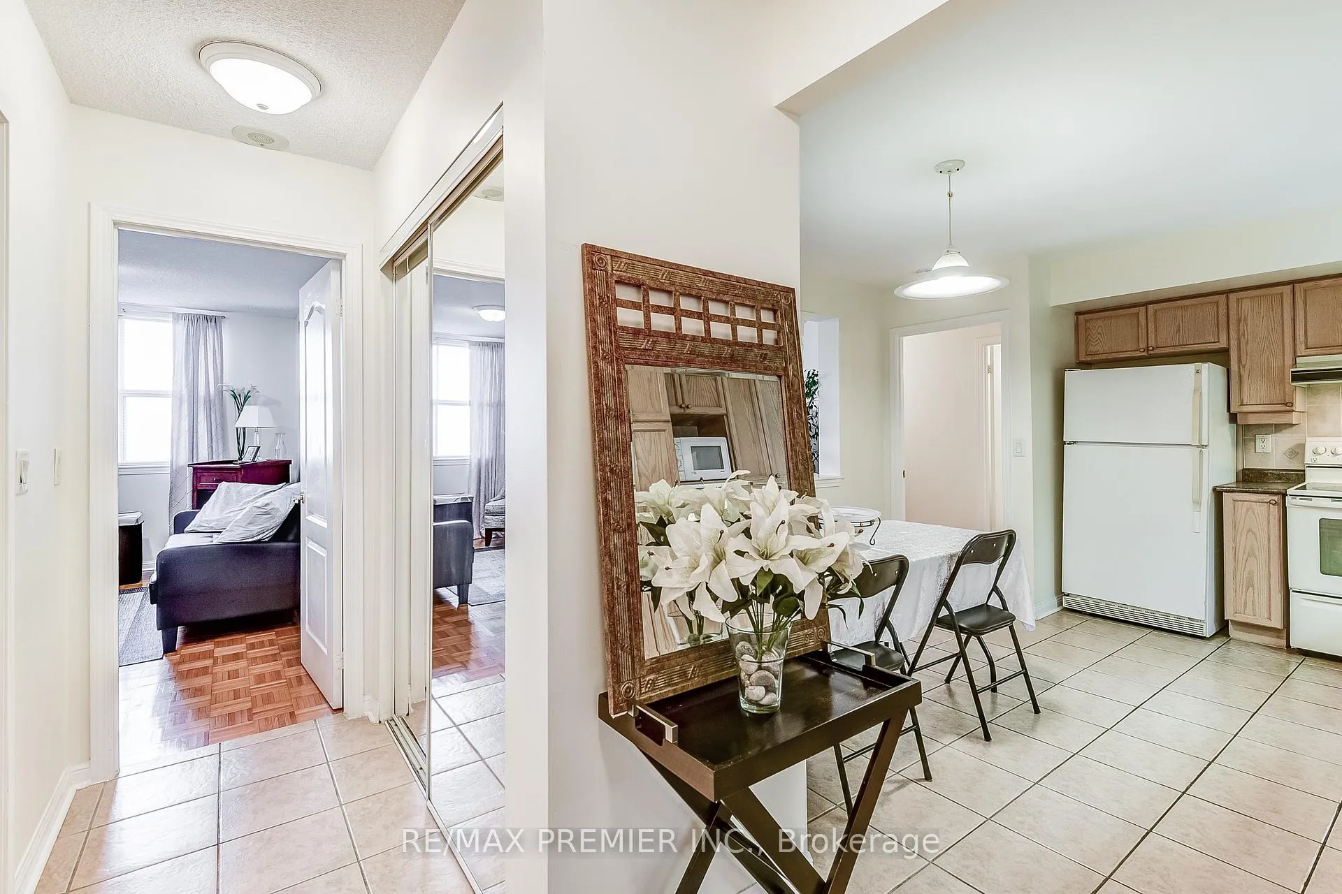 Photo 5 of Unit 315, 2500 Rutherford Road, Vaughan, Maple — HOMEH