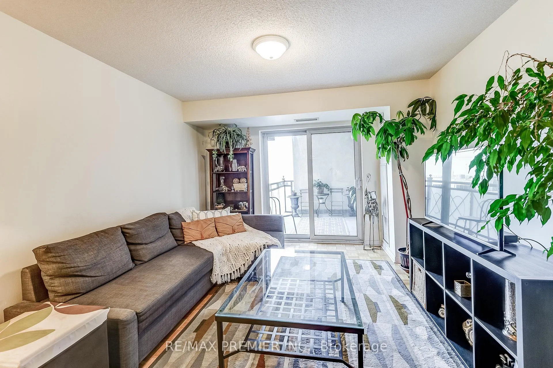 Photo 13 of Unit 315, 2500 Rutherford Road, Vaughan, Maple — HOMEH