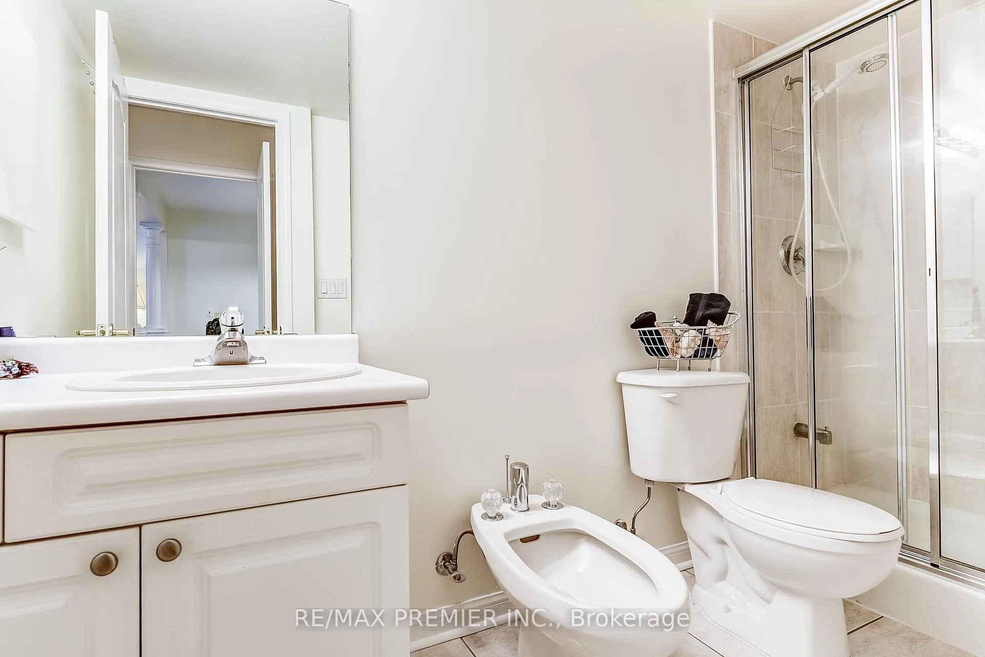 Photo 15 of Unit 315, 2500 Rutherford Road, Vaughan, Maple — HOMEH