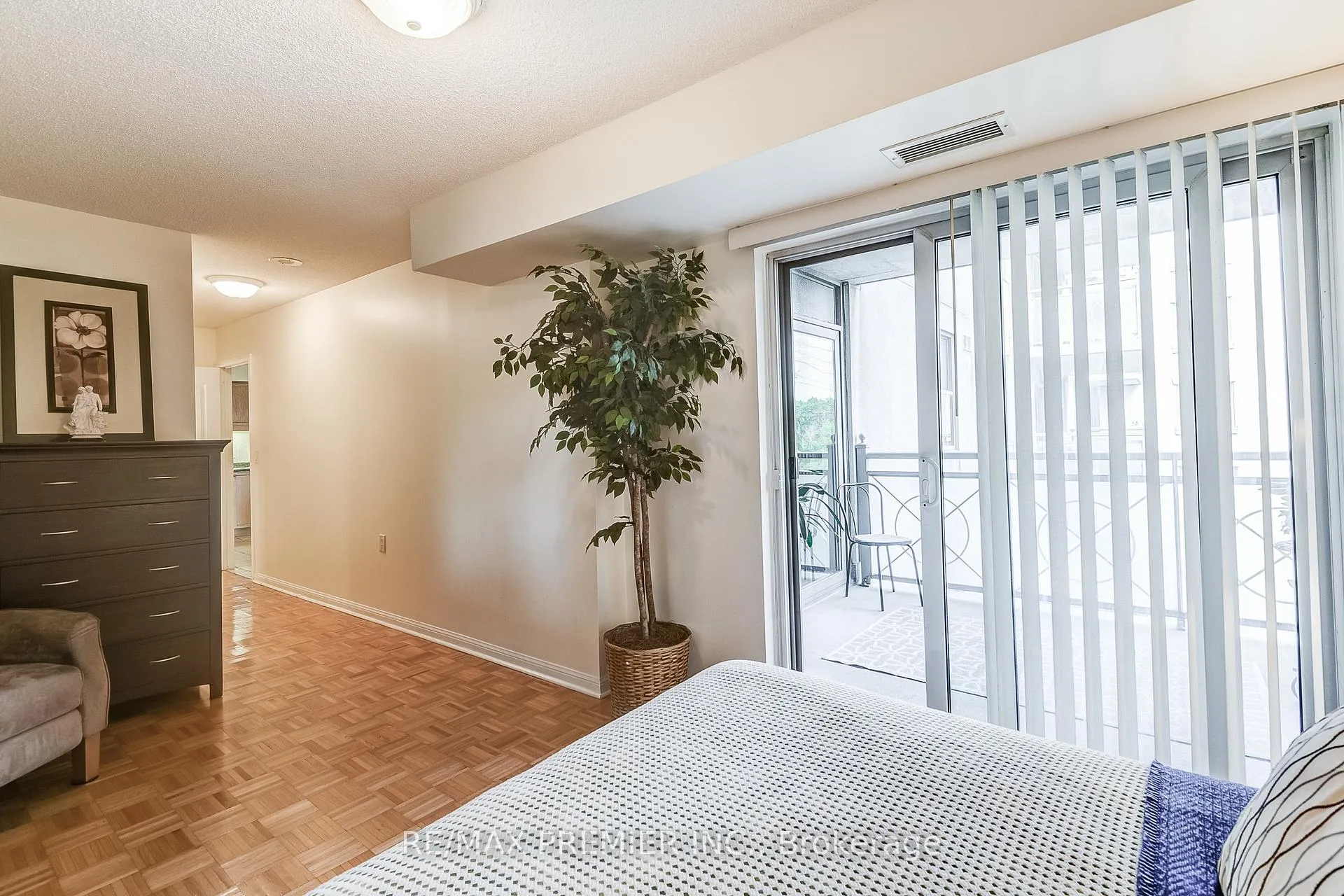 Photo 18 of Unit 315, 2500 Rutherford Road, Vaughan, Maple — HOMEH