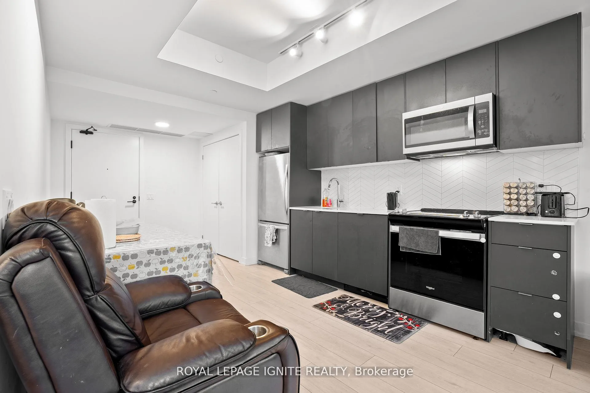 Photo 7 of Unit 414, 1604(B) Charles Street, Whitby, Port Whitby — HOMEH