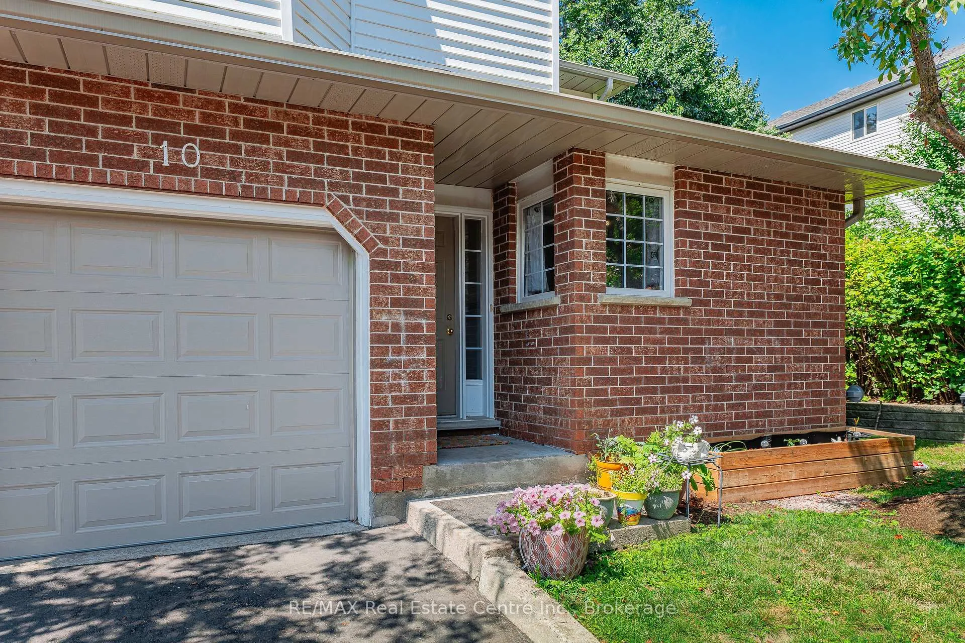 Photo 3 of Unit 10, 229 Baker Street, Waterloo — HOMEH