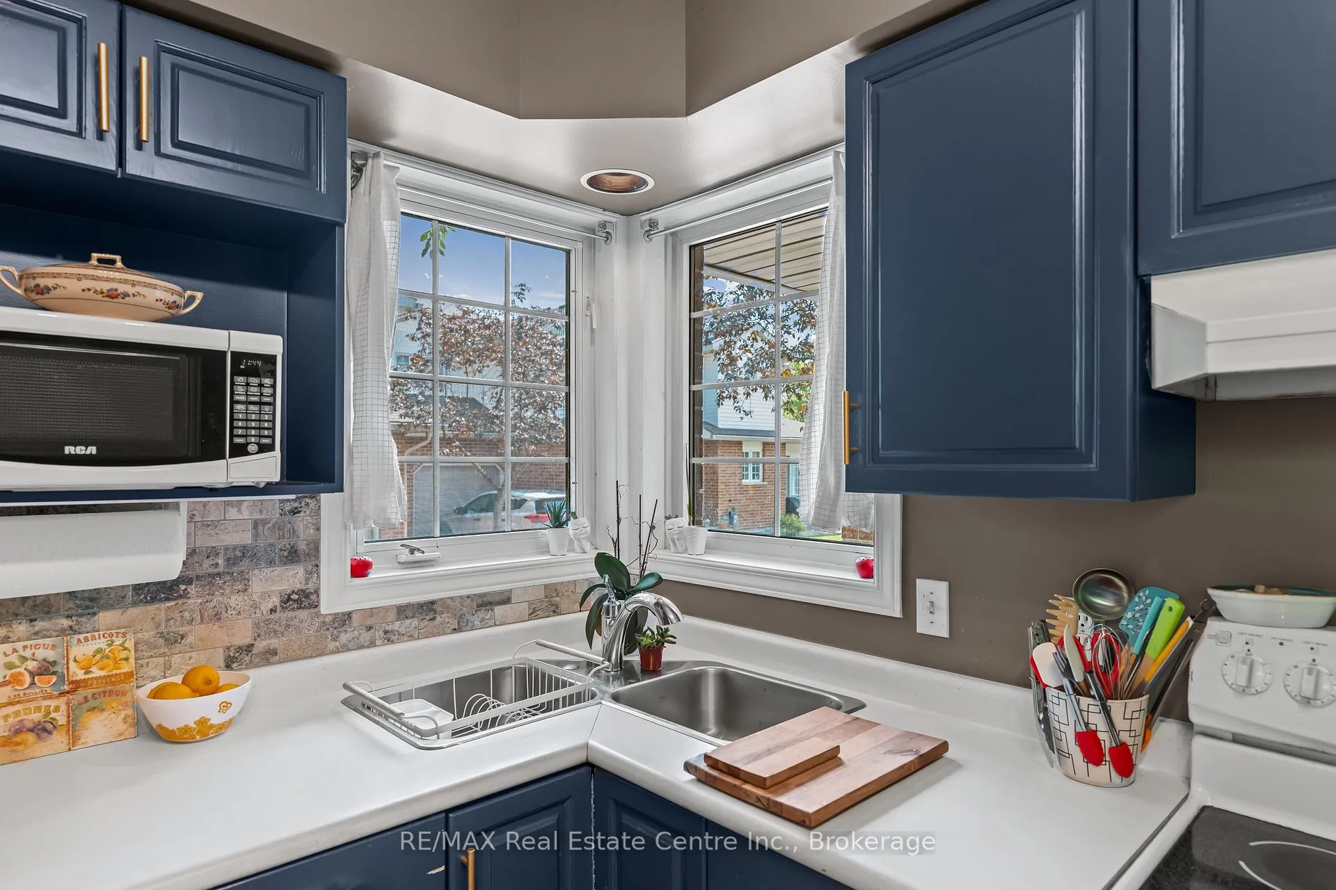 Photo 4 of Unit 10, 229 Baker Street, Waterloo — HOMEH