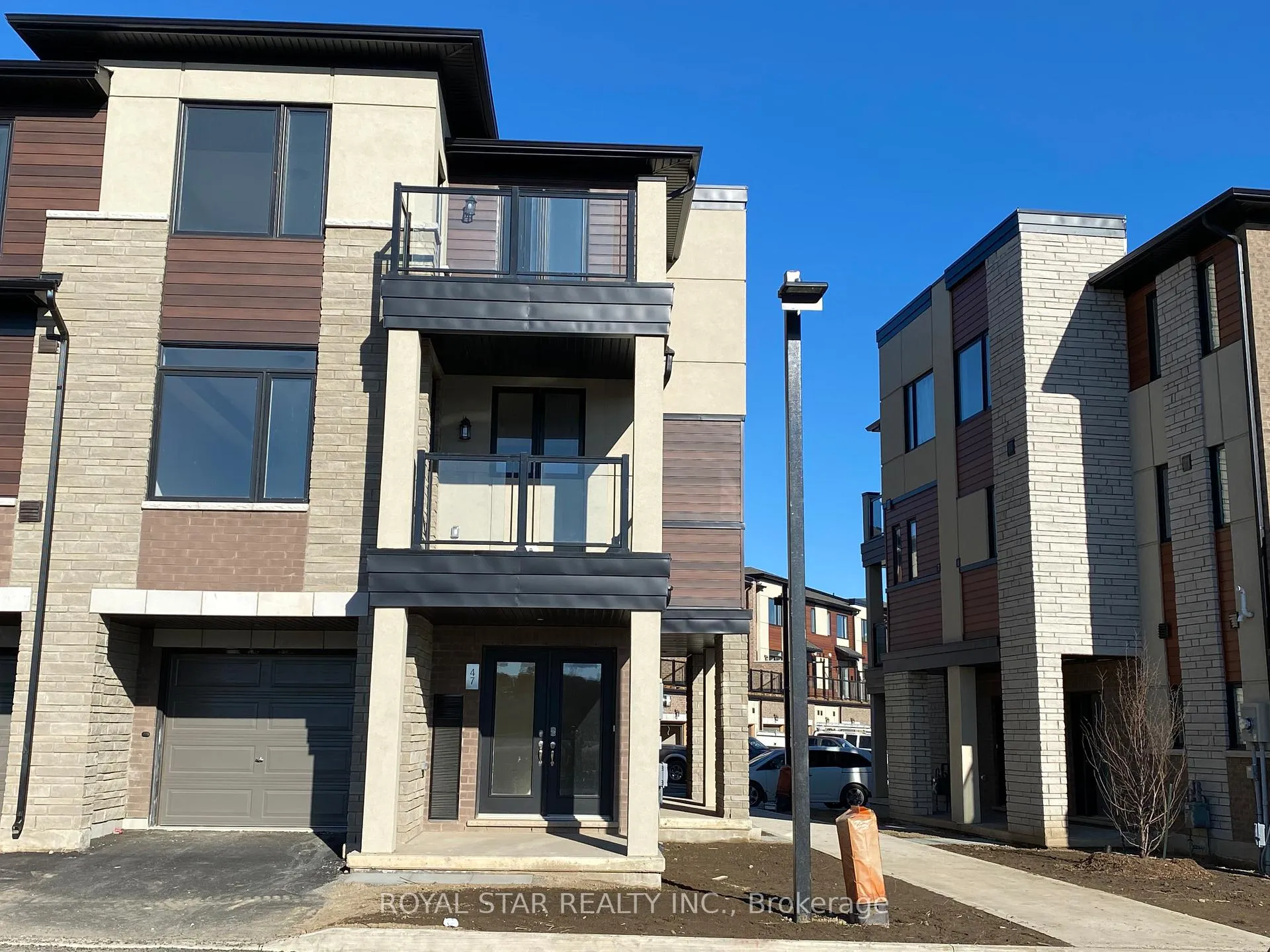 Photo 1 of Unit Unit 47, 590 North Service Road, Hamilton, Lakeshore — HOMEH