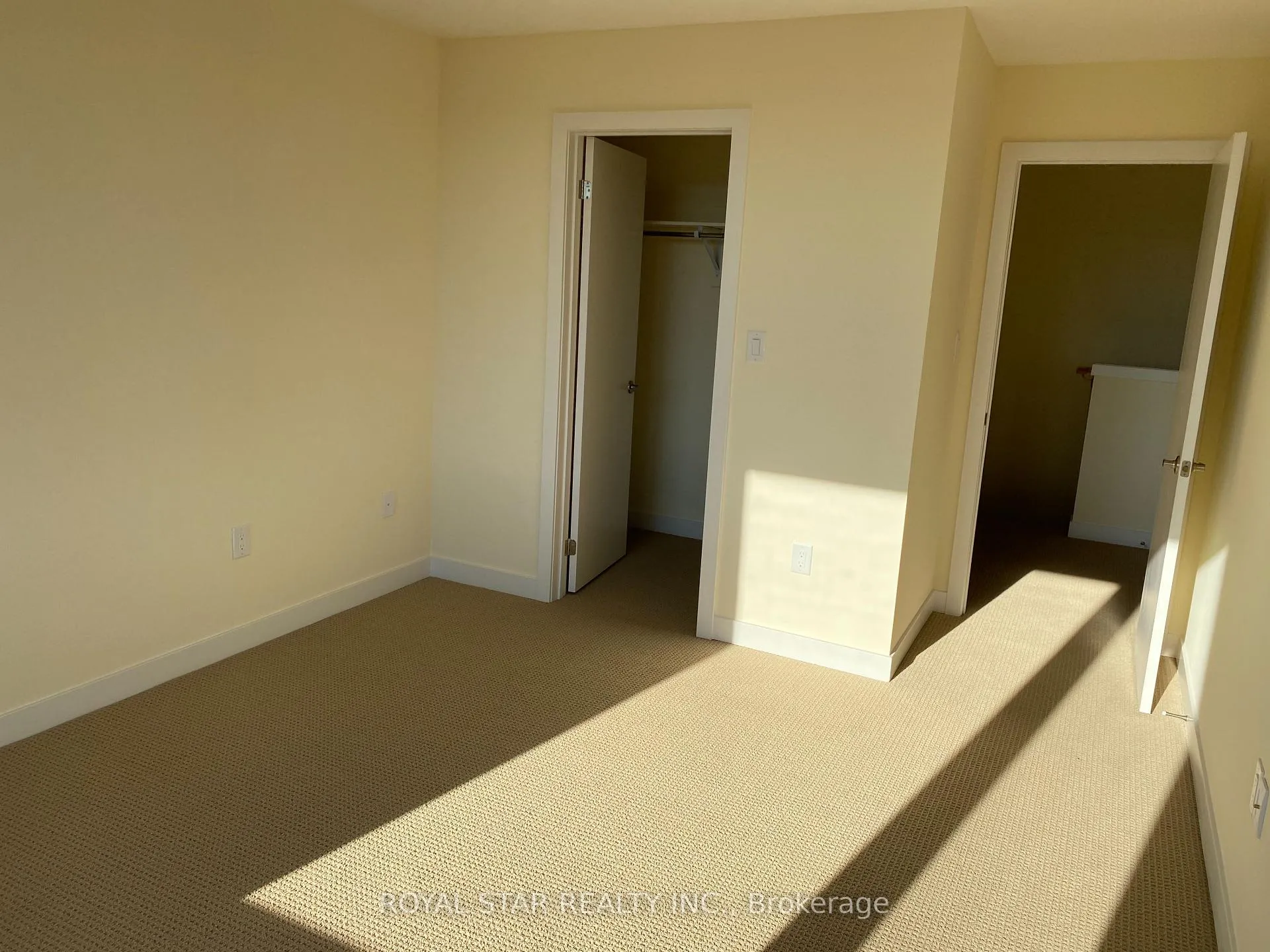 Photo 9 of Unit Unit 47, 590 North Service Road, Hamilton, Lakeshore — HOMEH