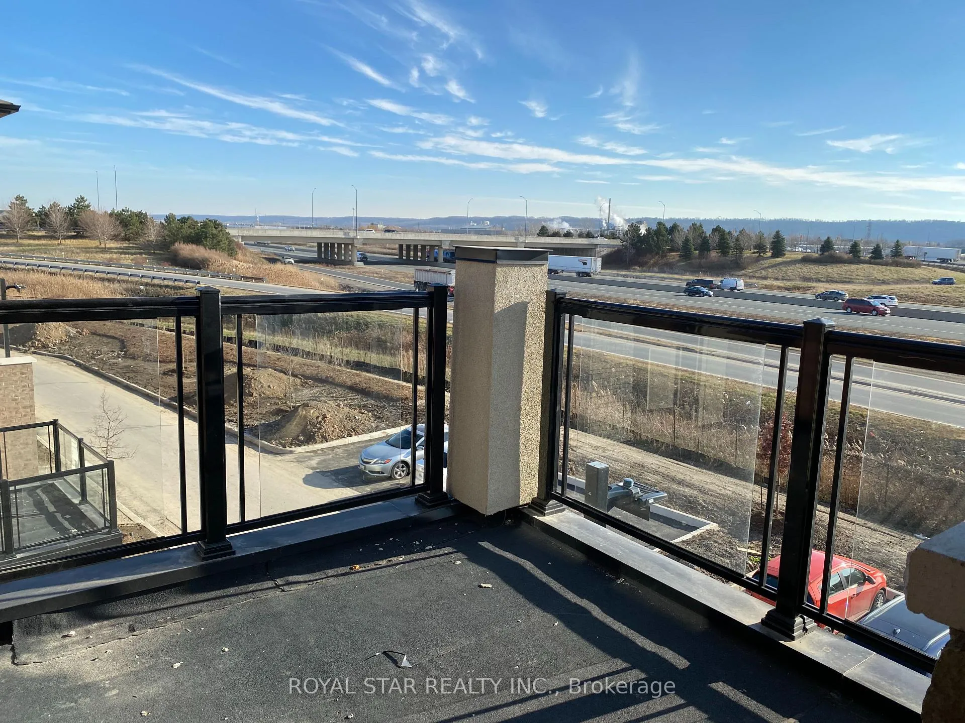Photo 10 of Unit Unit 47, 590 North Service Road, Hamilton, Lakeshore — HOMEH