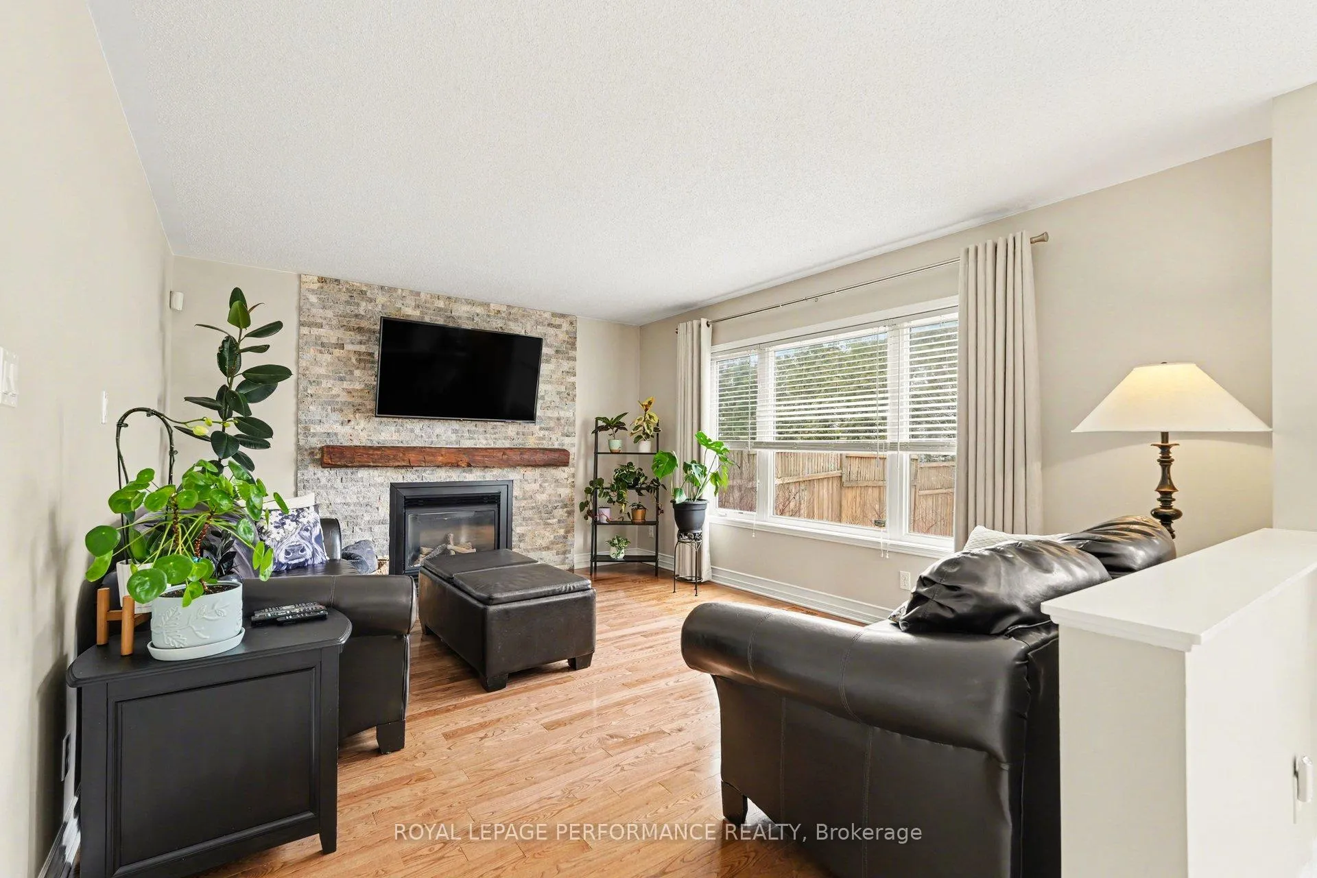 Photo 3 of 992 Ballantyne Drive, Ottawa, Fallingbrook/Gardenway South — HOMEH