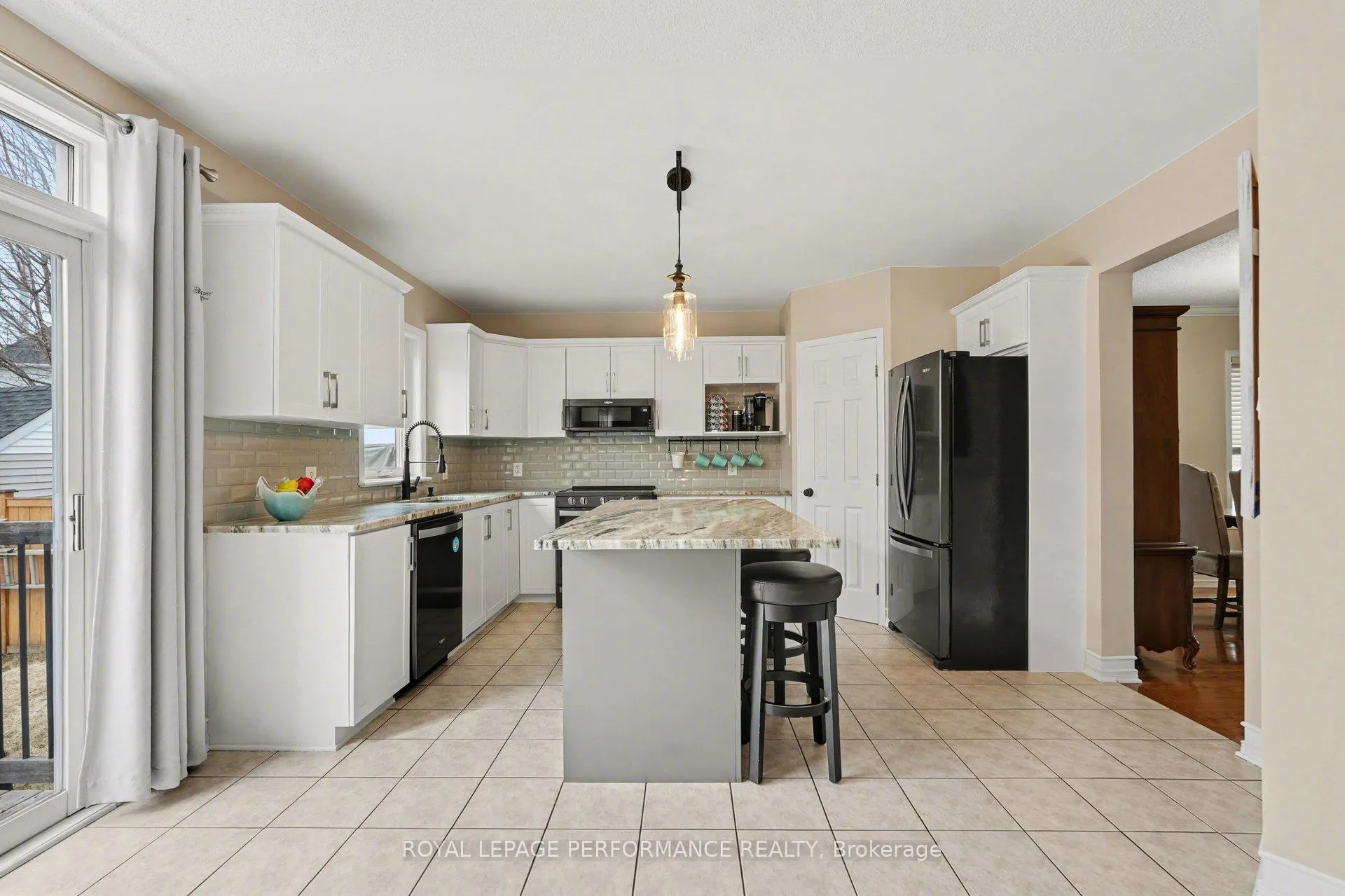 Photo 4 of 992 Ballantyne Drive, Ottawa, Fallingbrook/Gardenway South — HOMEH